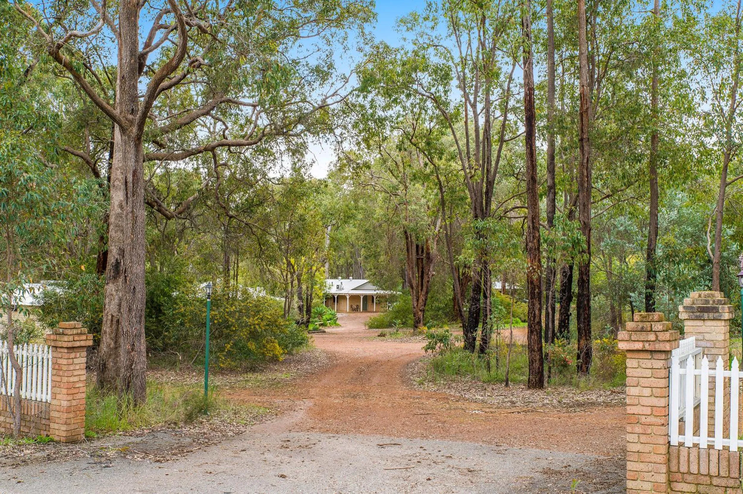 Facade/entrance in Travellers Rest Motel
