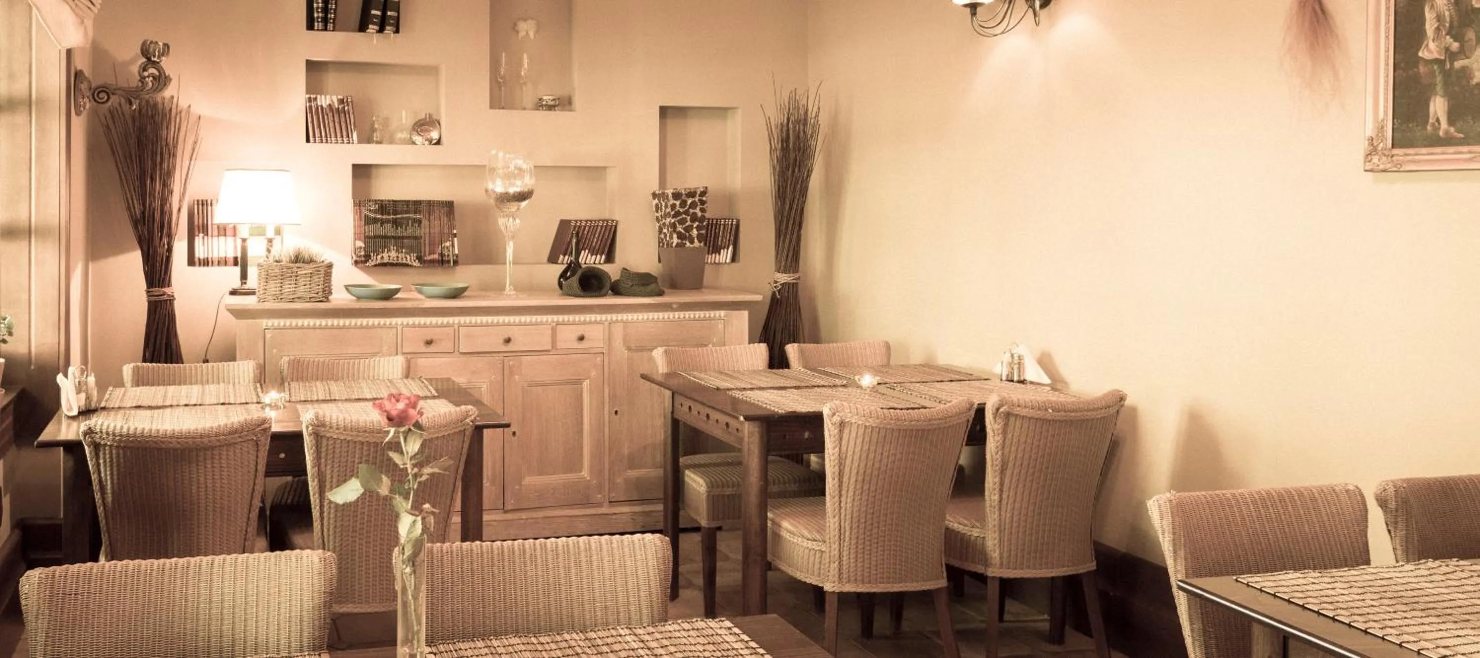 Restaurant/places to eat in Villa Rosa