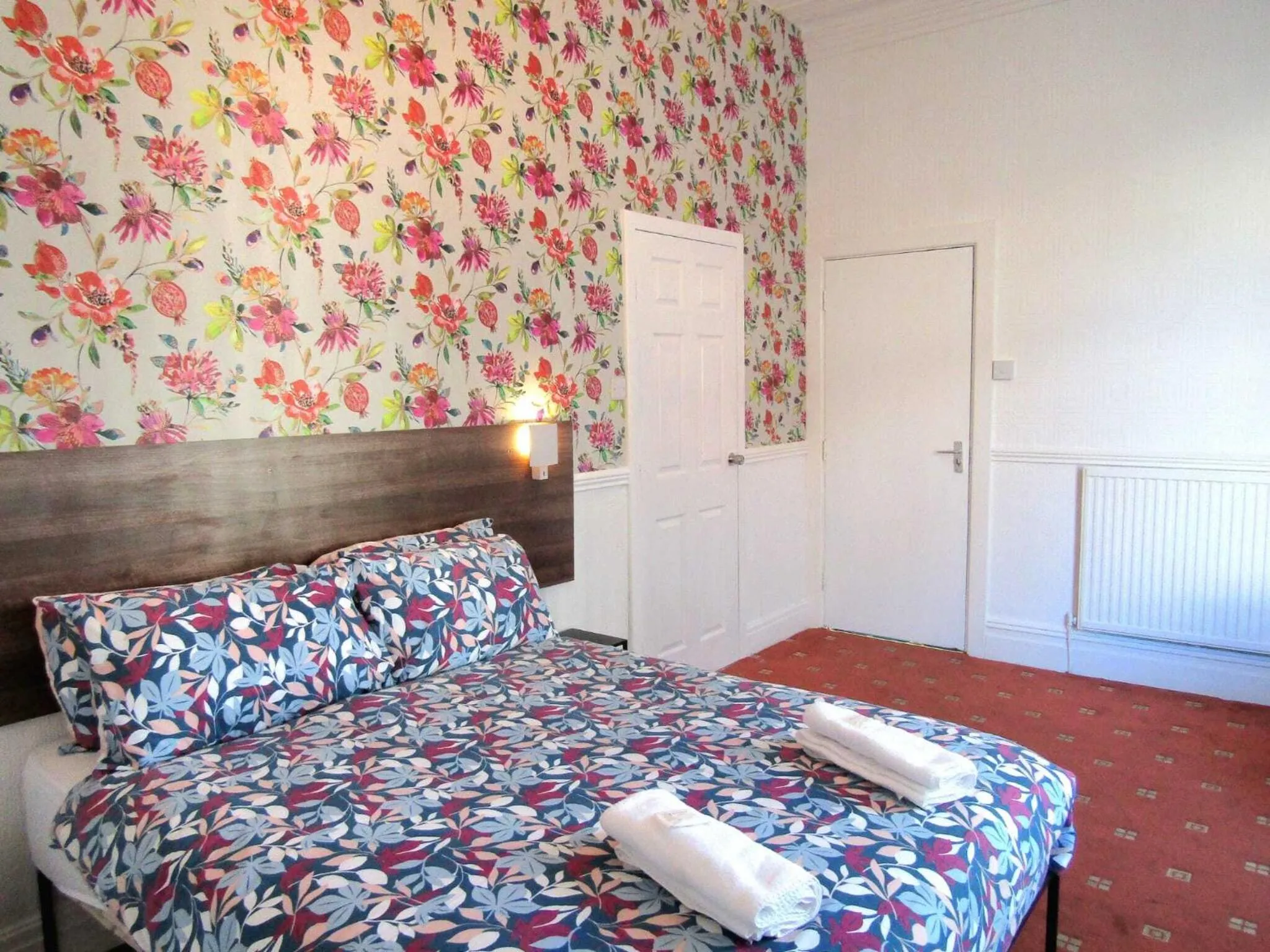 Bedroom, Bed in Belroy Hotel