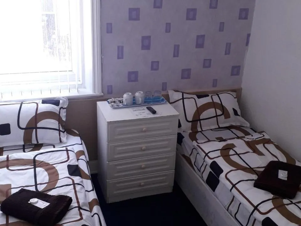 Bedroom, Bed in Belroy Hotel