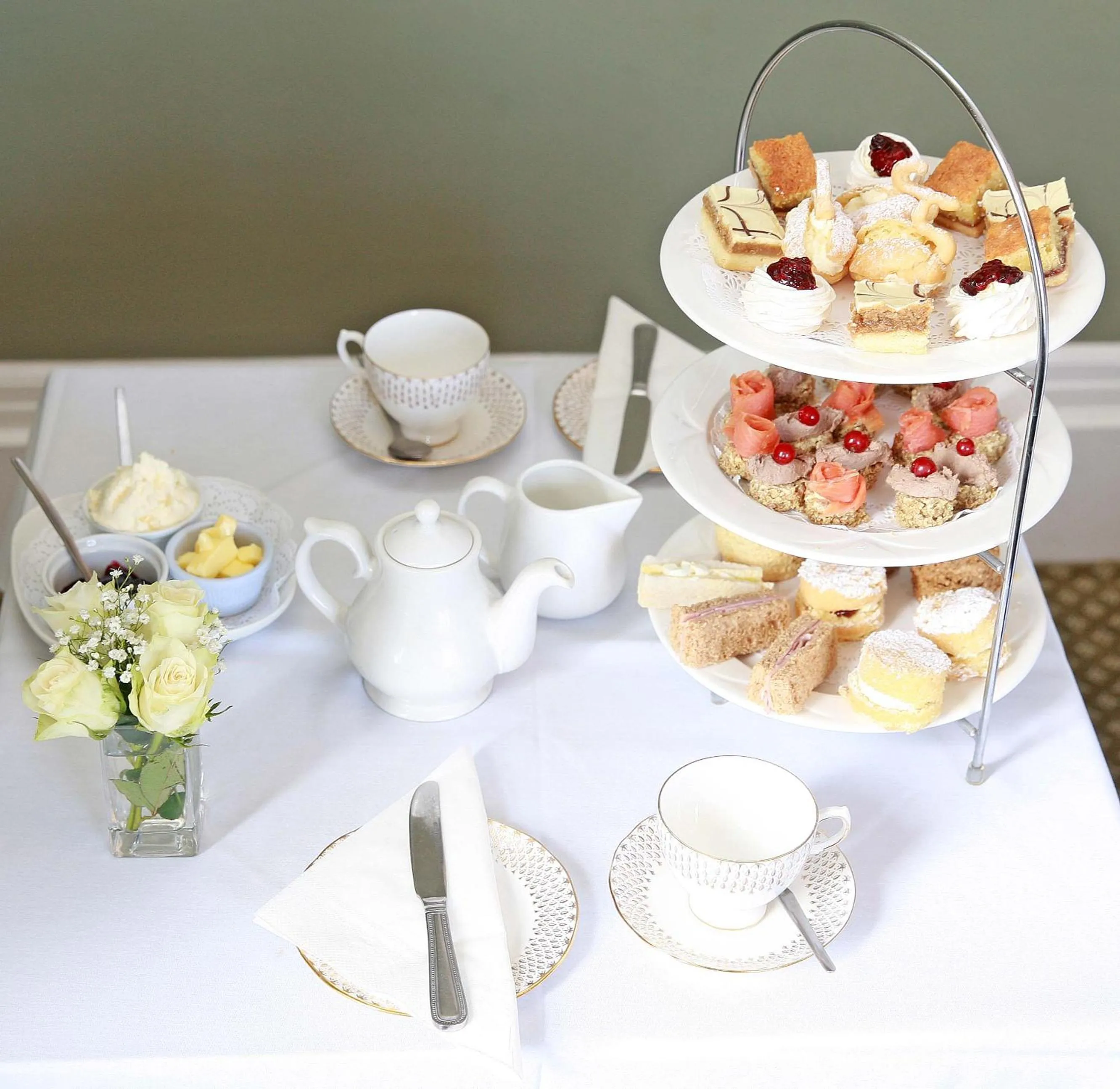 Food and drinks in Londonderry Arms Hotel