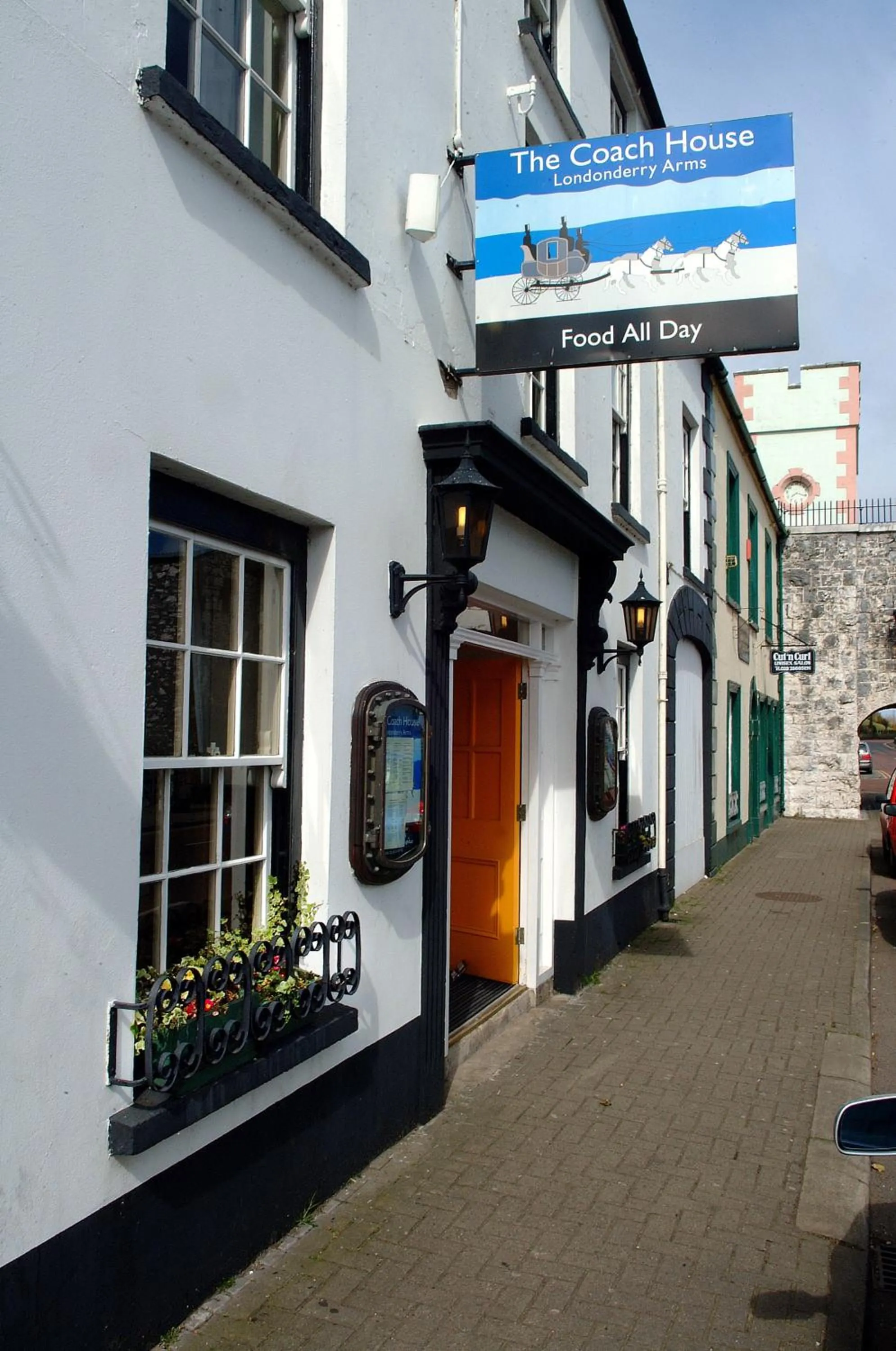 Restaurant/places to eat in Londonderry Arms Hotel