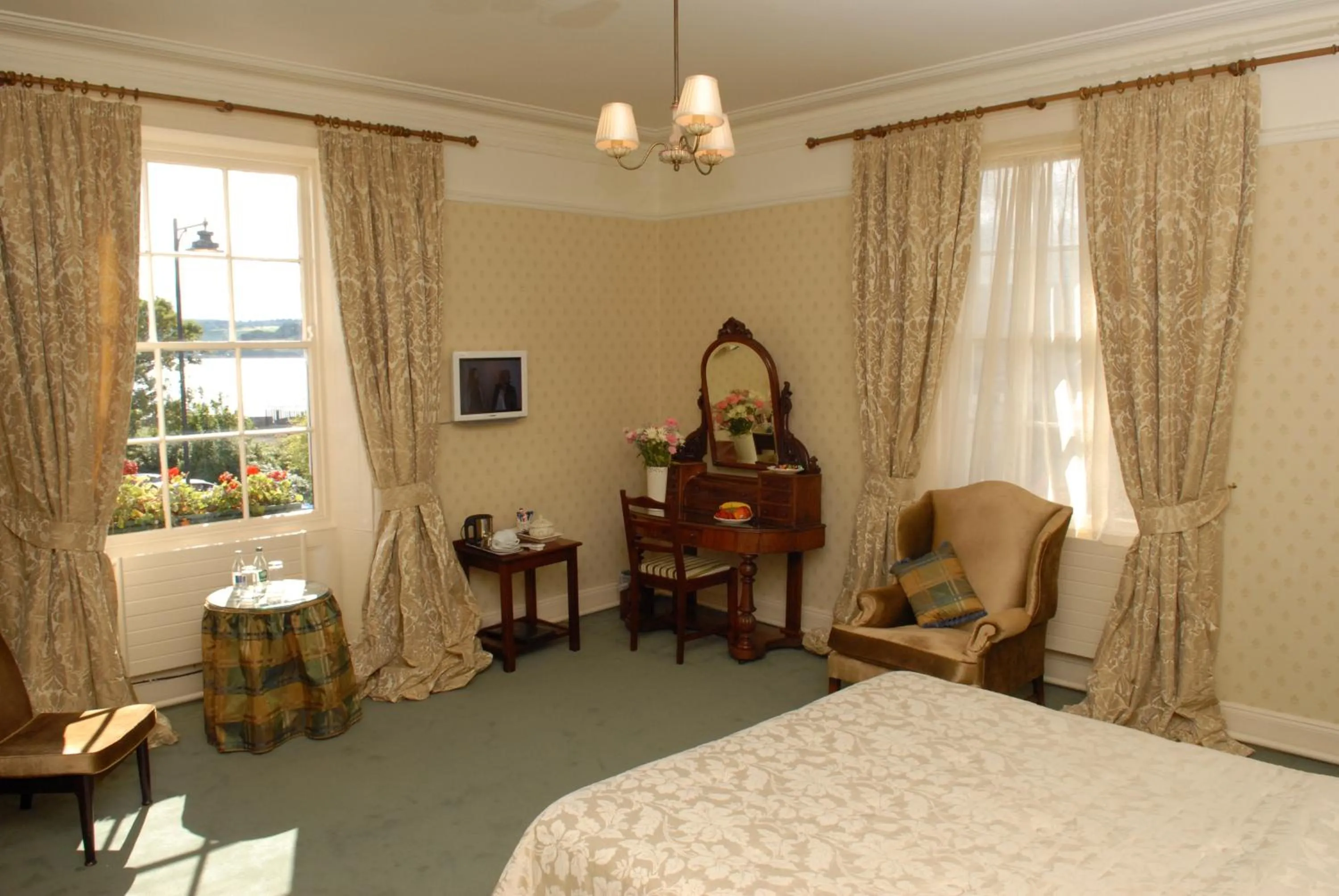 Bedroom in Londonderry Arms Hotel