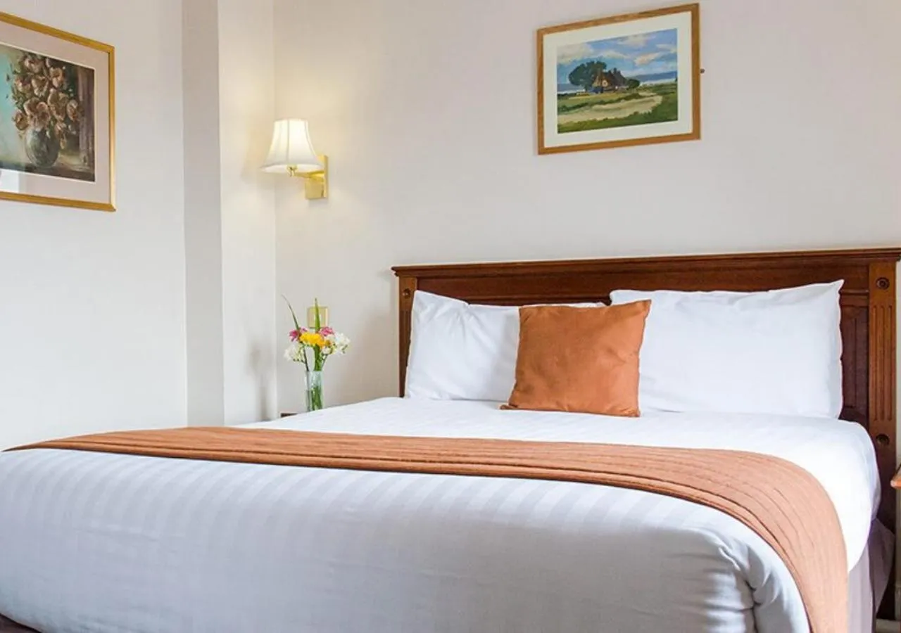 Bedroom in Londonderry Arms Hotel