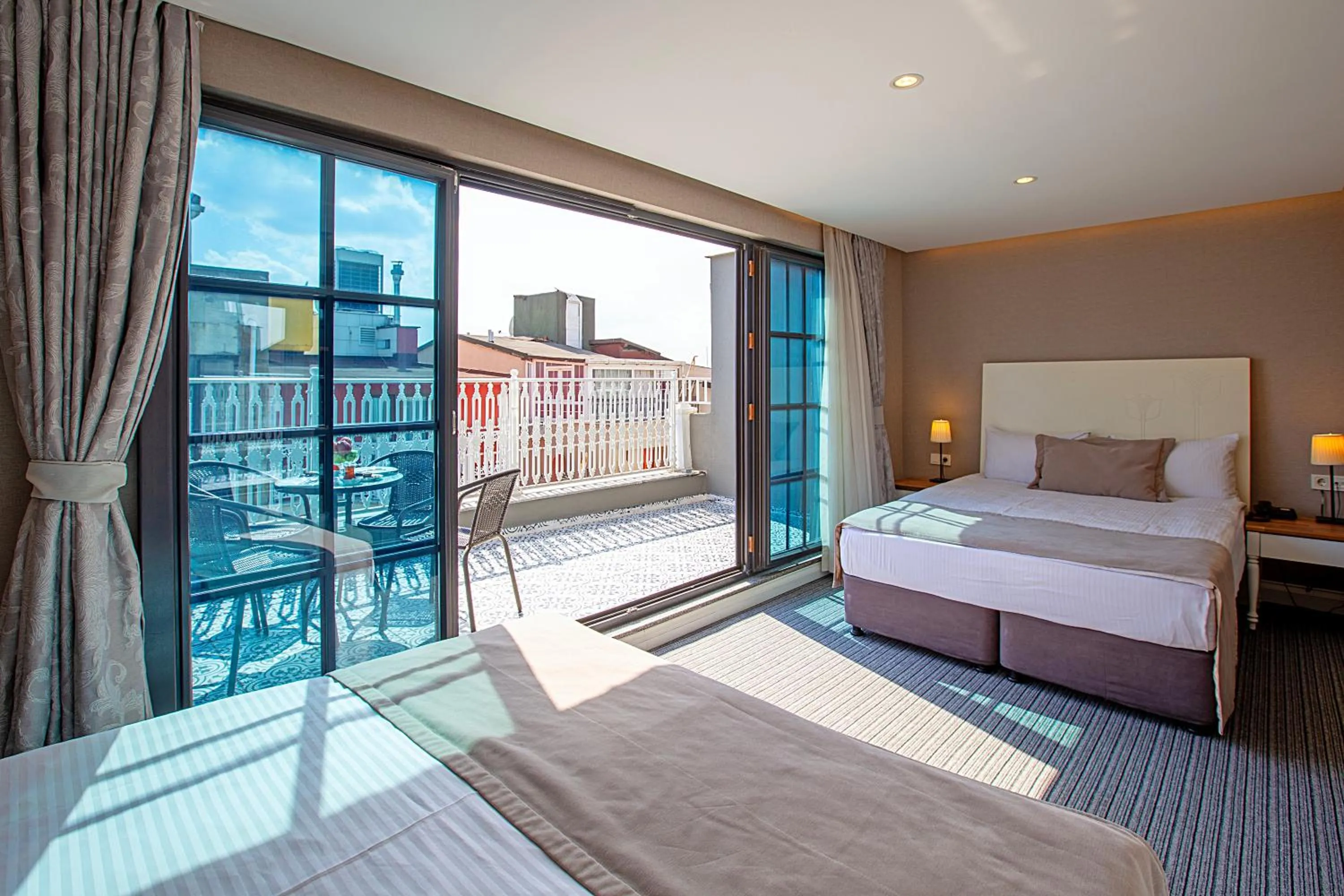 Photo of the whole room, Bed in Aston Hotel Taksim