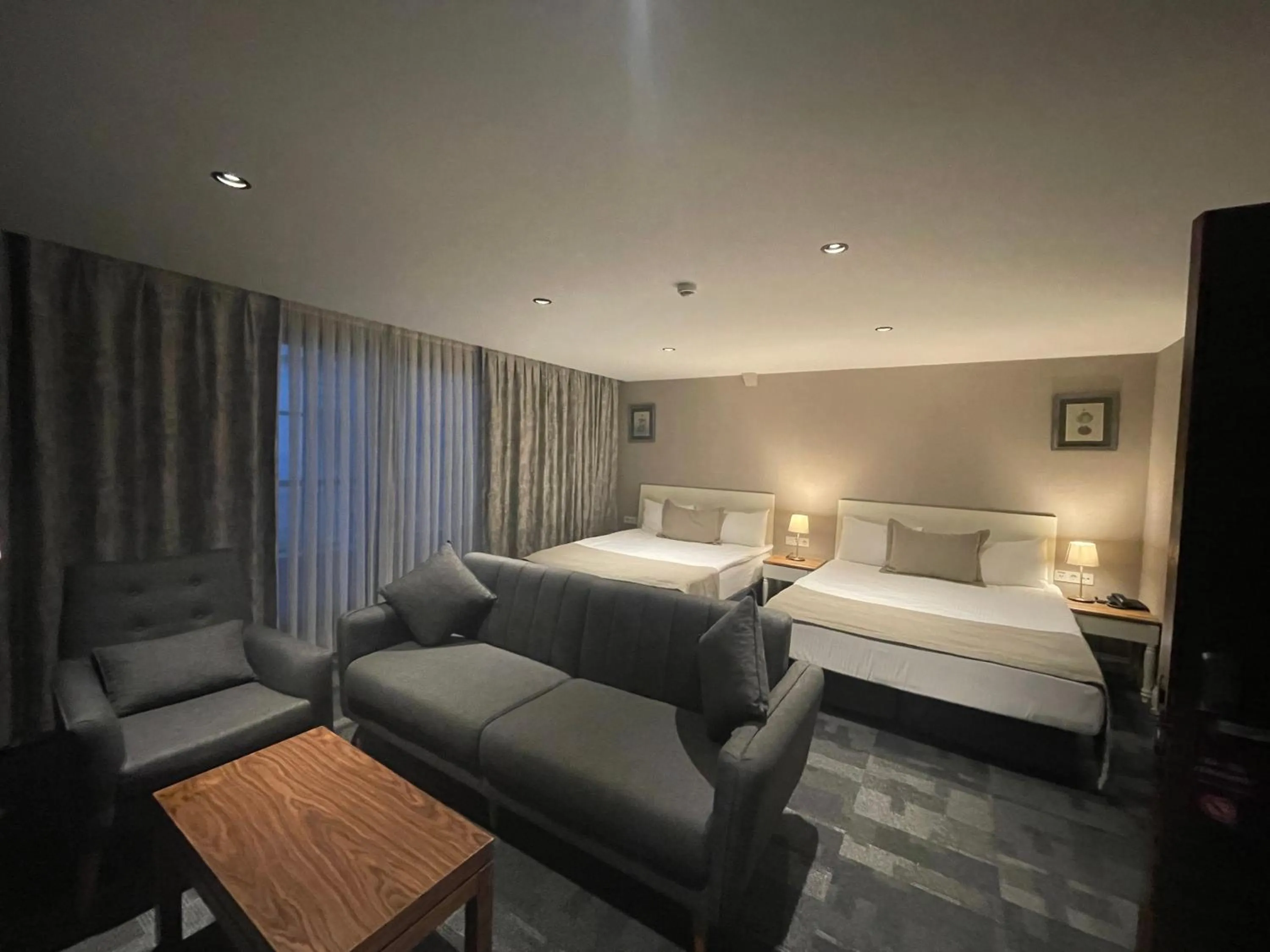 Seating area, Bed in Aston Hotel Taksim