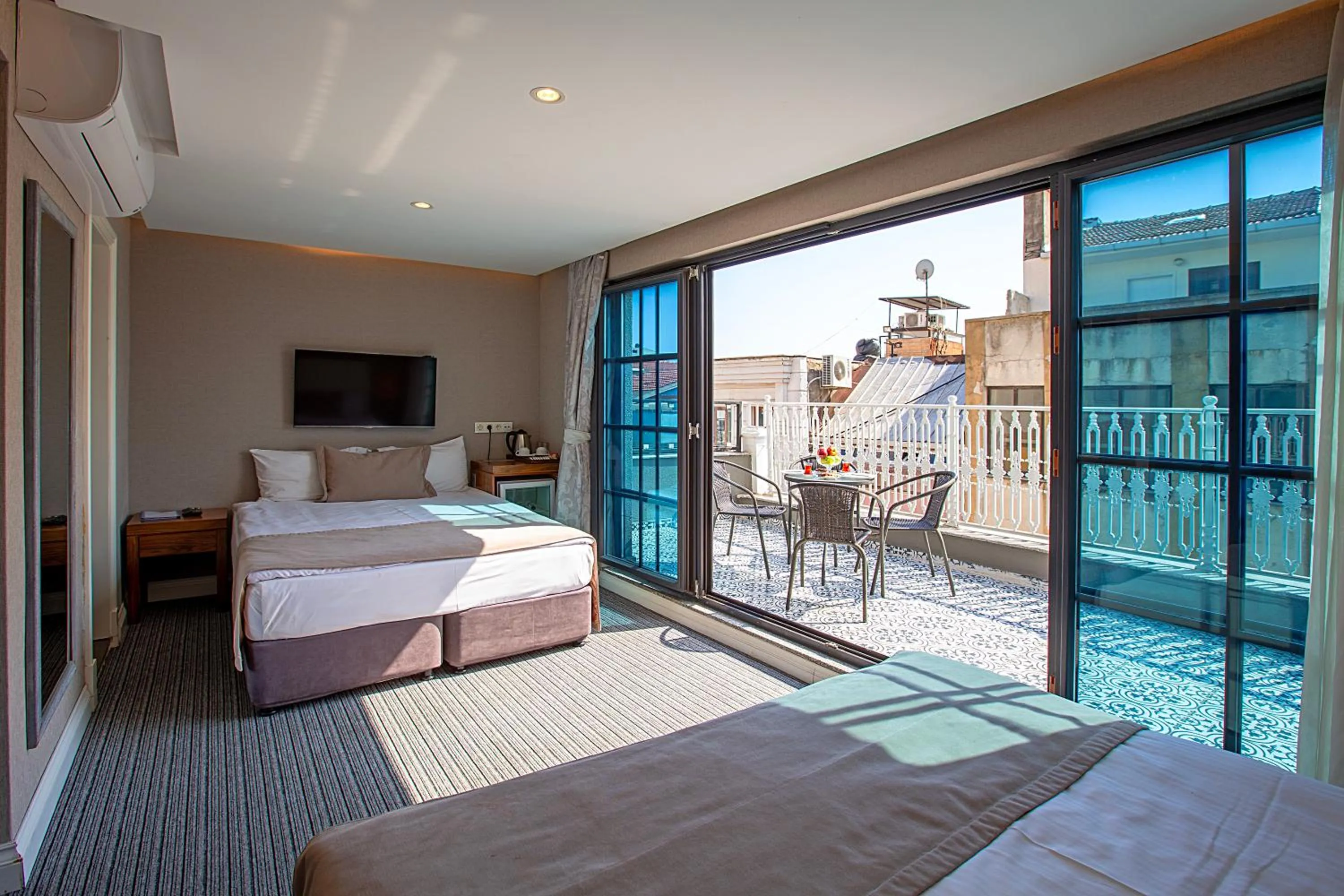 Photo of the whole room, Bed in Aston Hotel Taksim