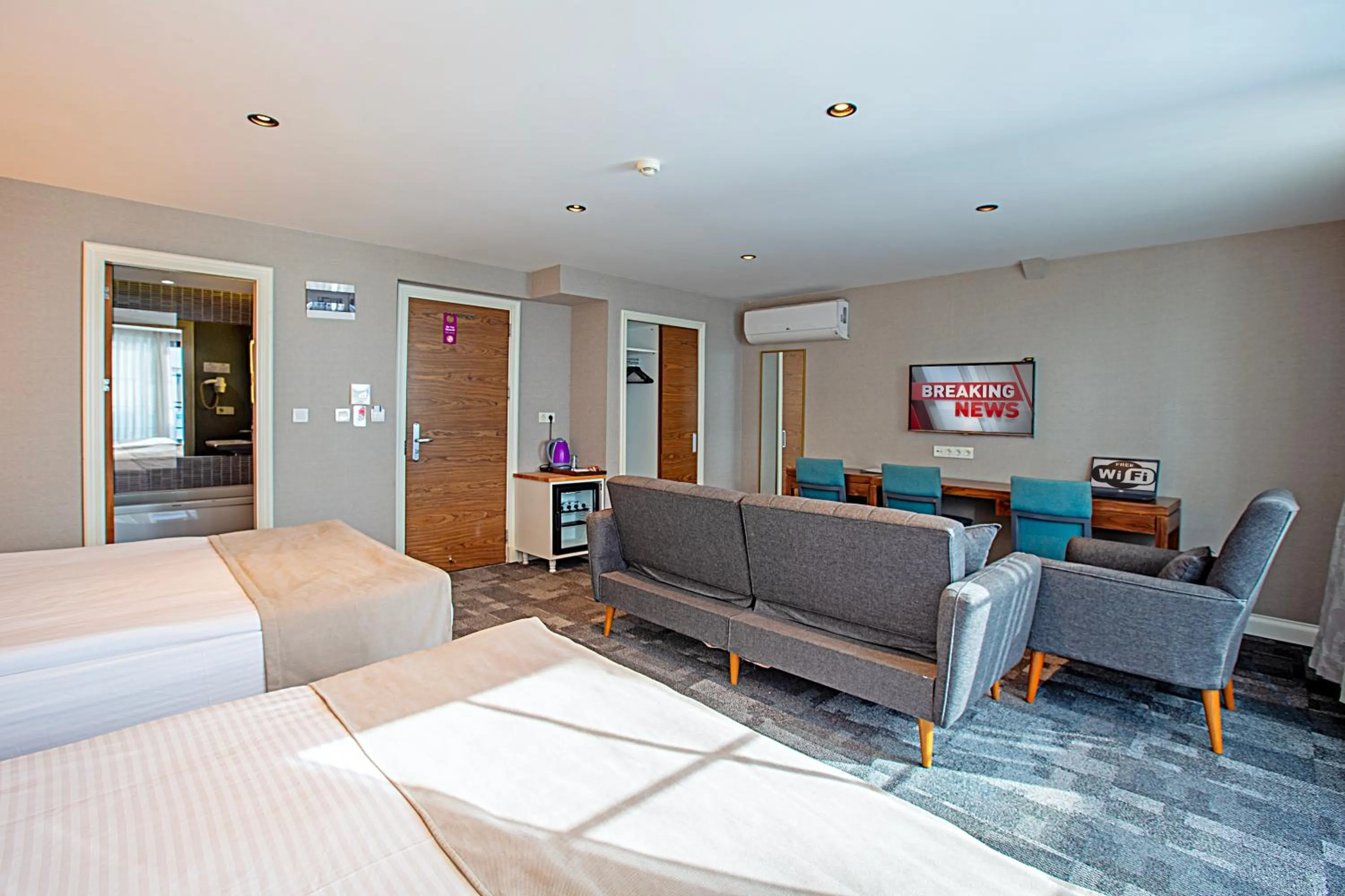 Photo of the whole room, Bed in Aston Hotel Taksim