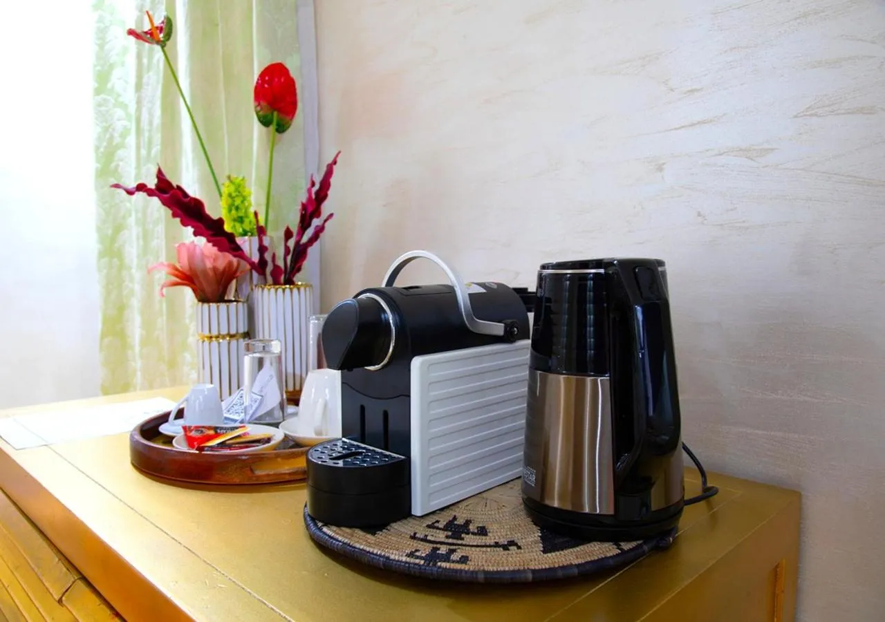 Coffee/tea facilities in Hôtel La Villa Racine
