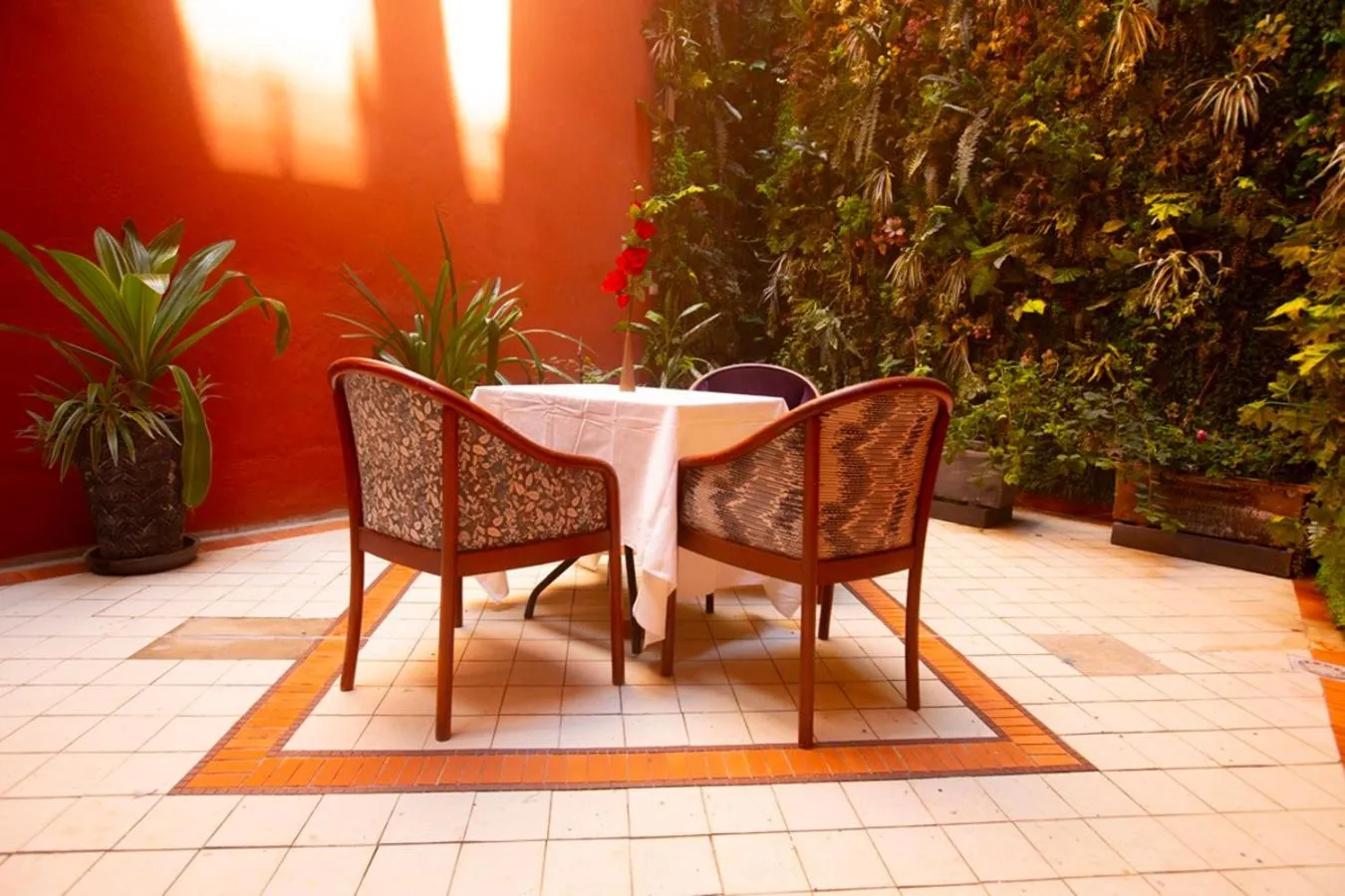 Restaurant/places to eat in Hôtel La Villa Racine