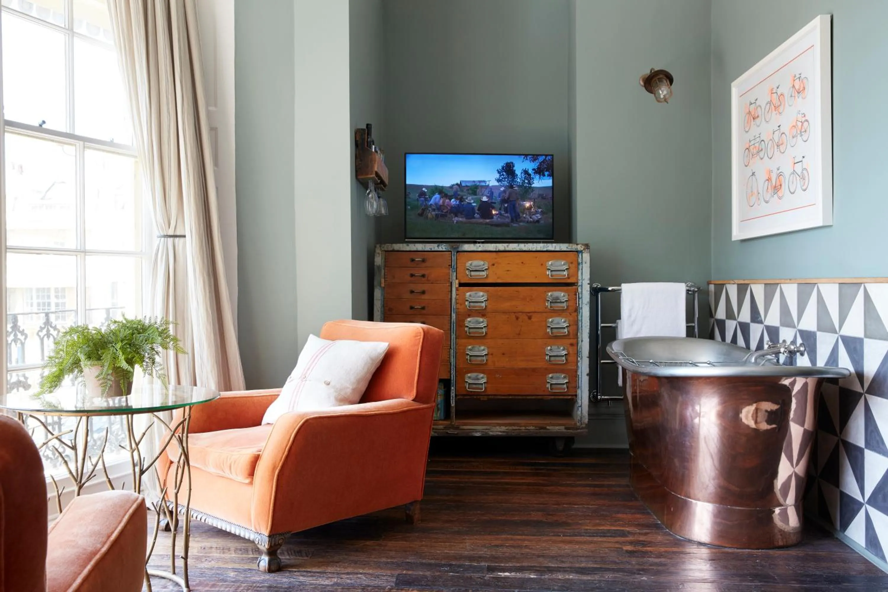 TV and multimedia in Artist Residence Brighton