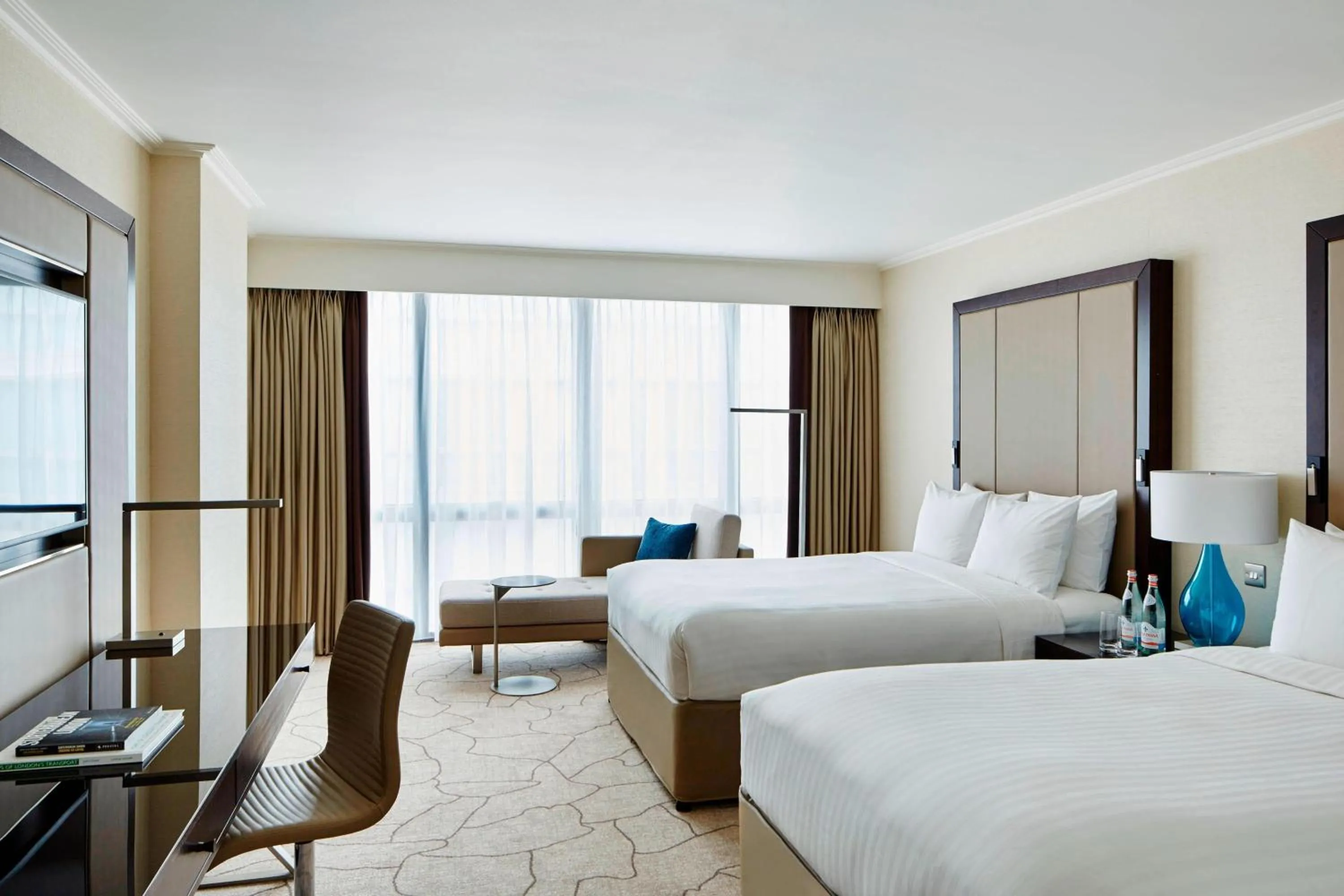 Photo of the whole room, Bed in London Marriott Hotel Canary Wharf