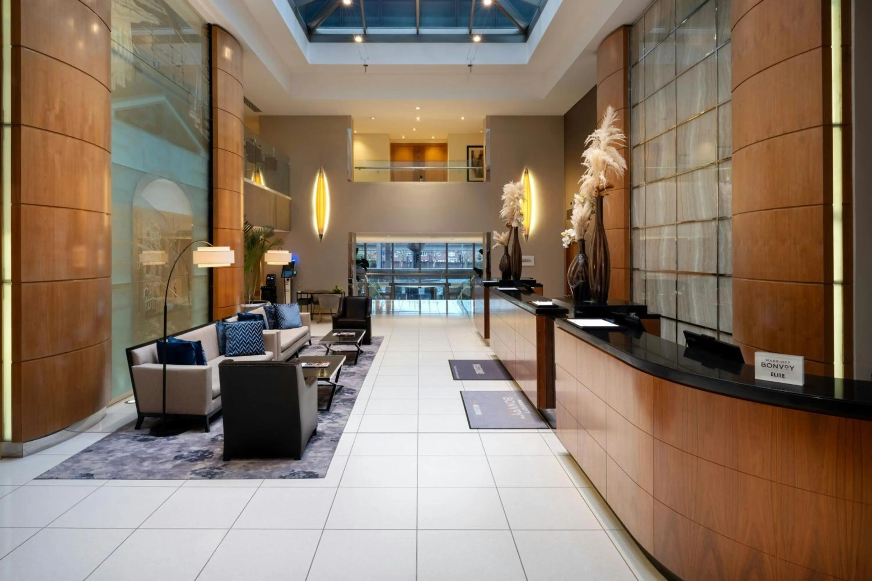 Lobby or reception in London Marriott Hotel Canary Wharf