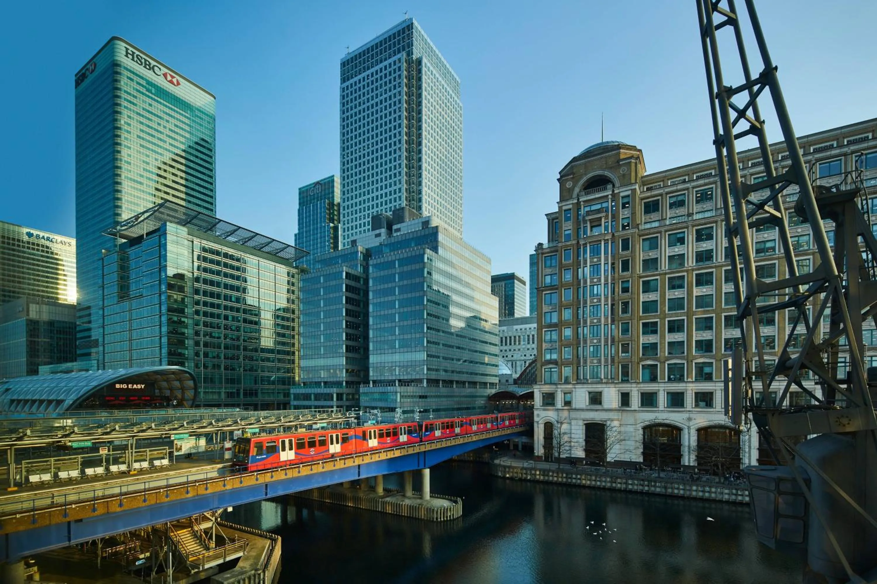Photo of the whole room in London Marriott Hotel Canary Wharf