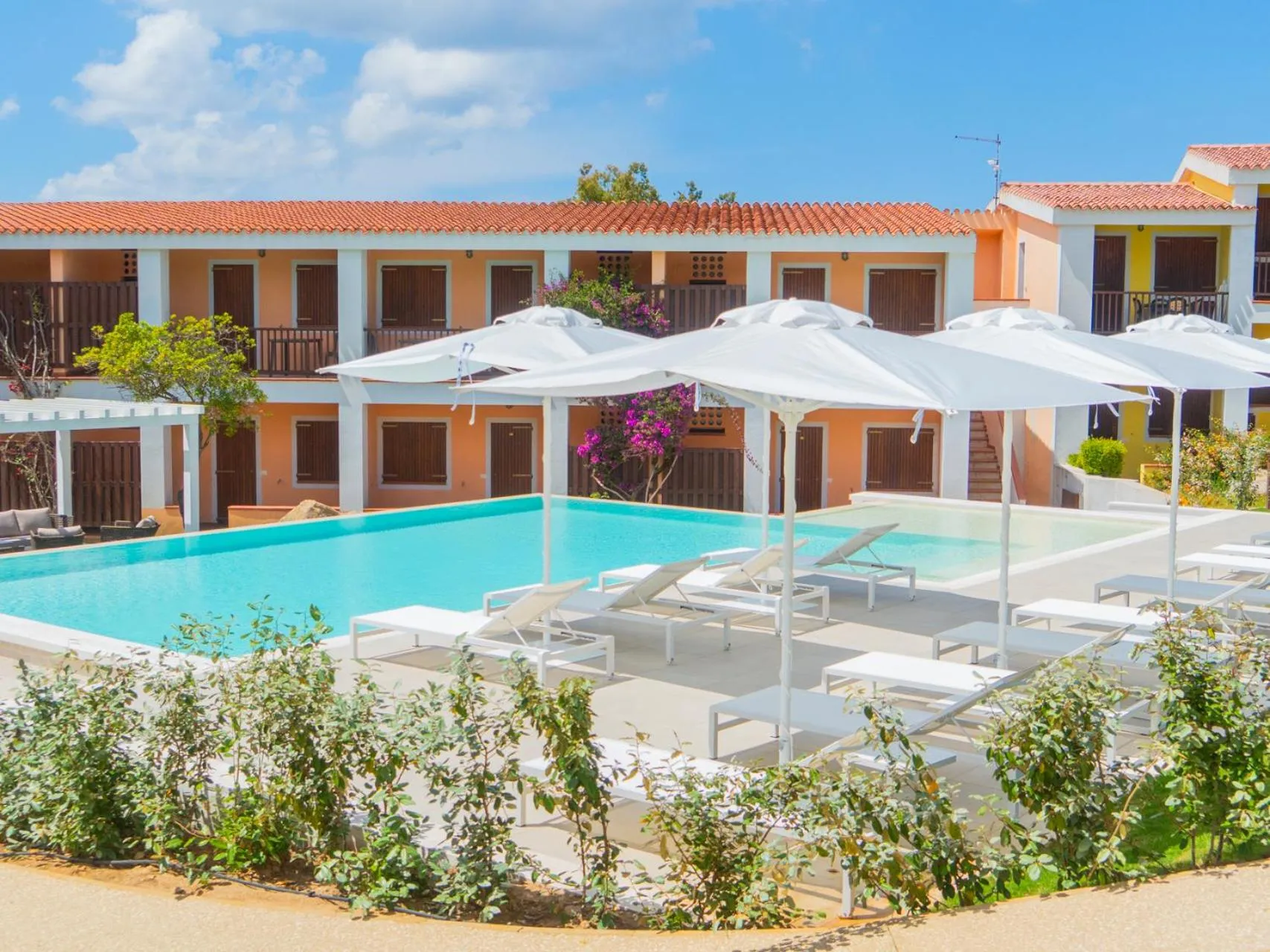 Swimming pool in Felix Hotels - Residence Hotel Costa Serena