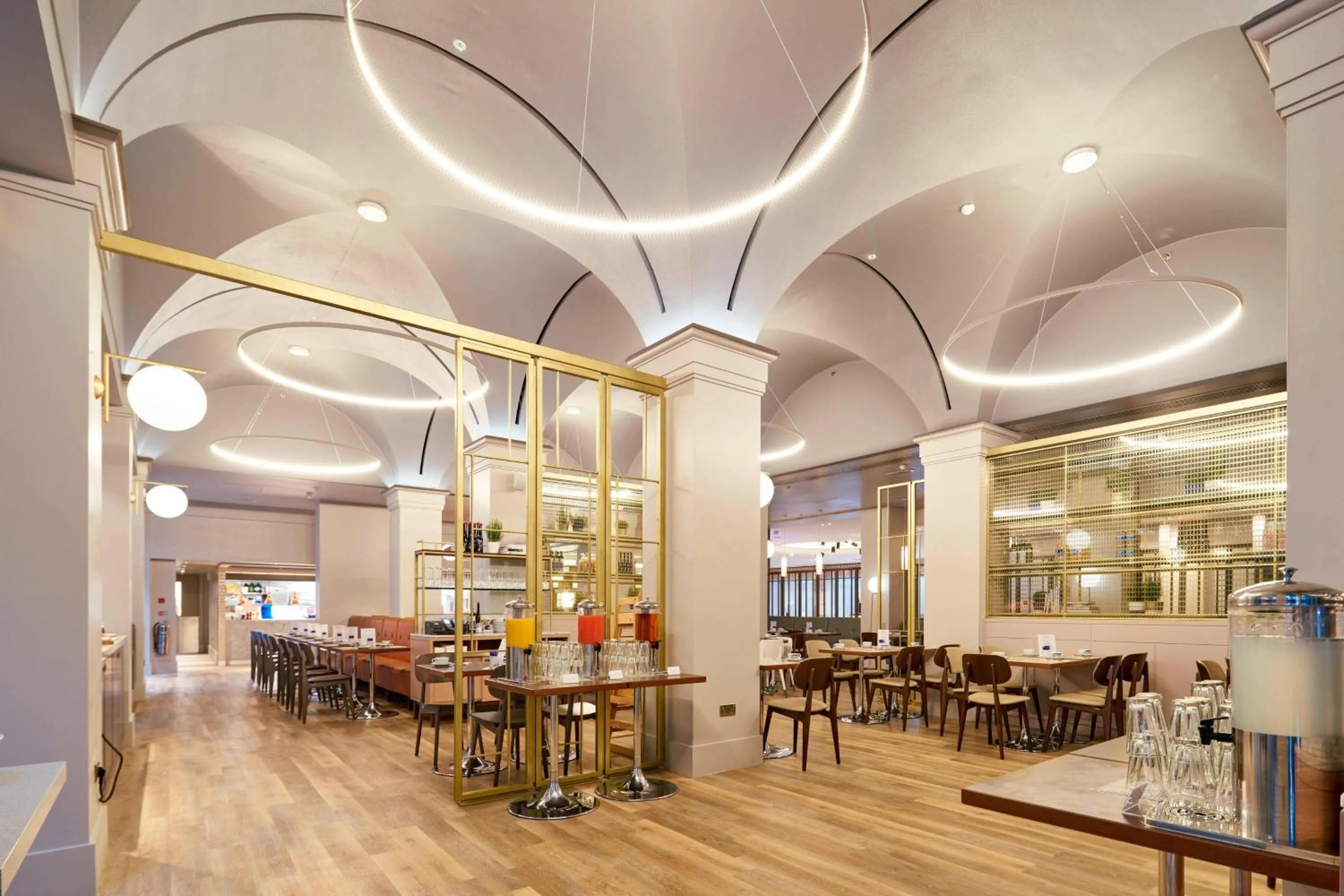 Restaurant/places to eat in London Marriott Hotel Regents Park