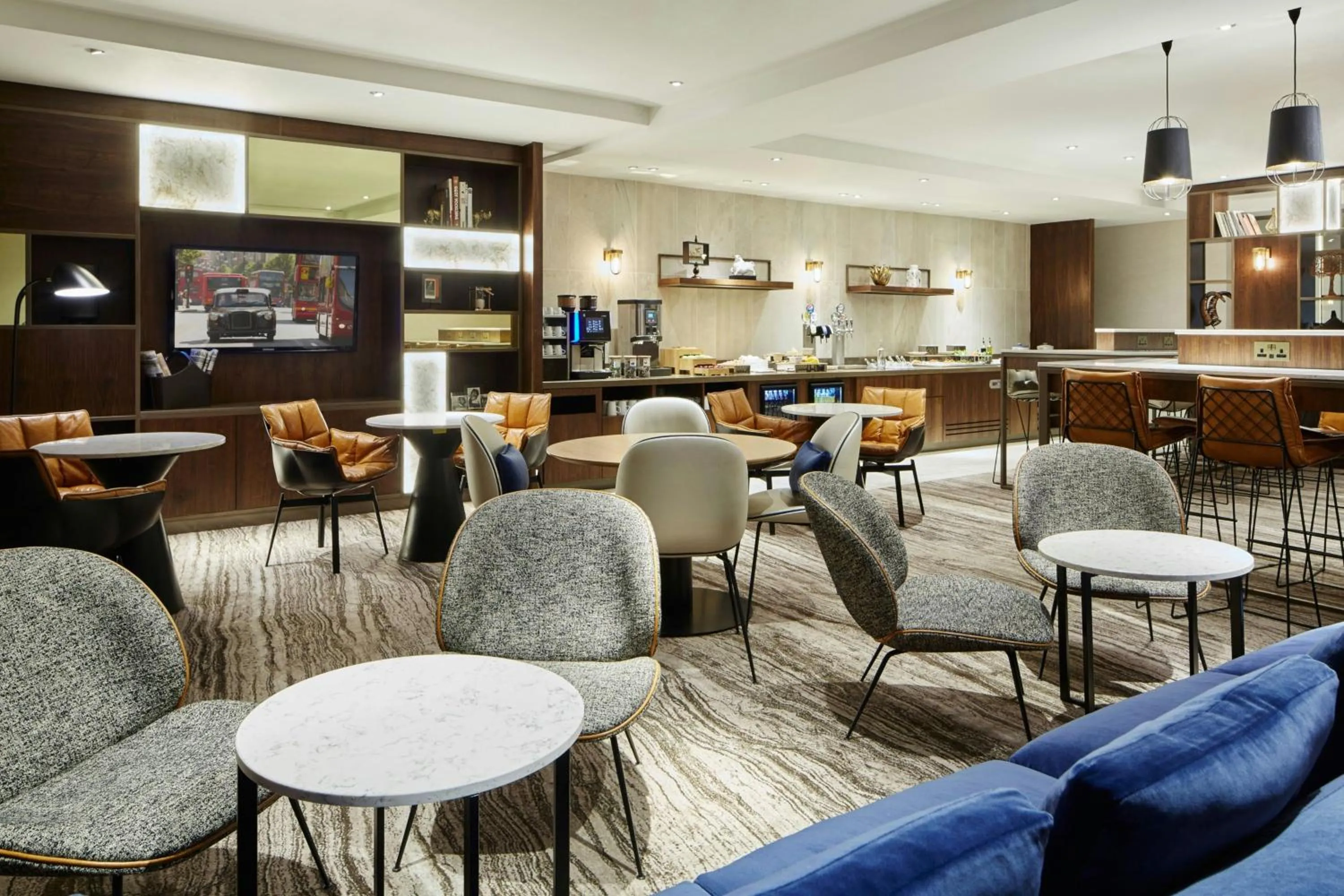 Lounge or bar in London Marriott Hotel Regents Park