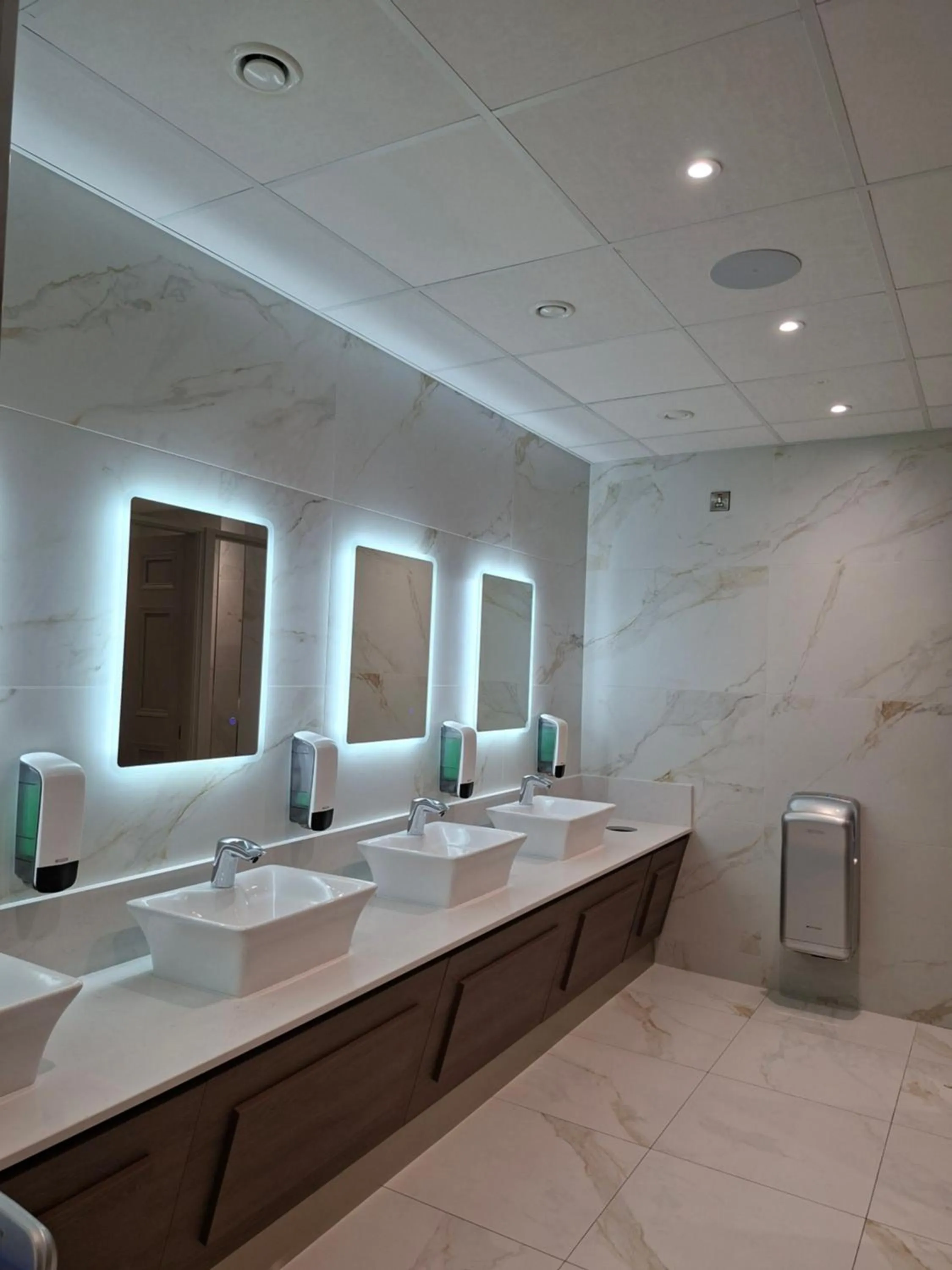 Toilet in Ballyliffin Lodge & Spa