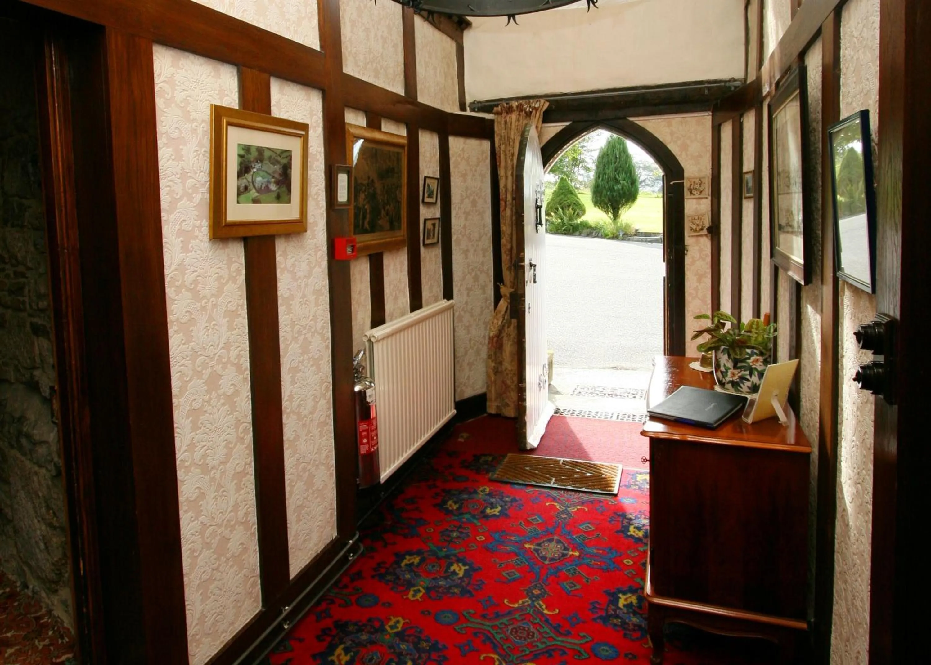 Facade/entrance in Collaven Manor