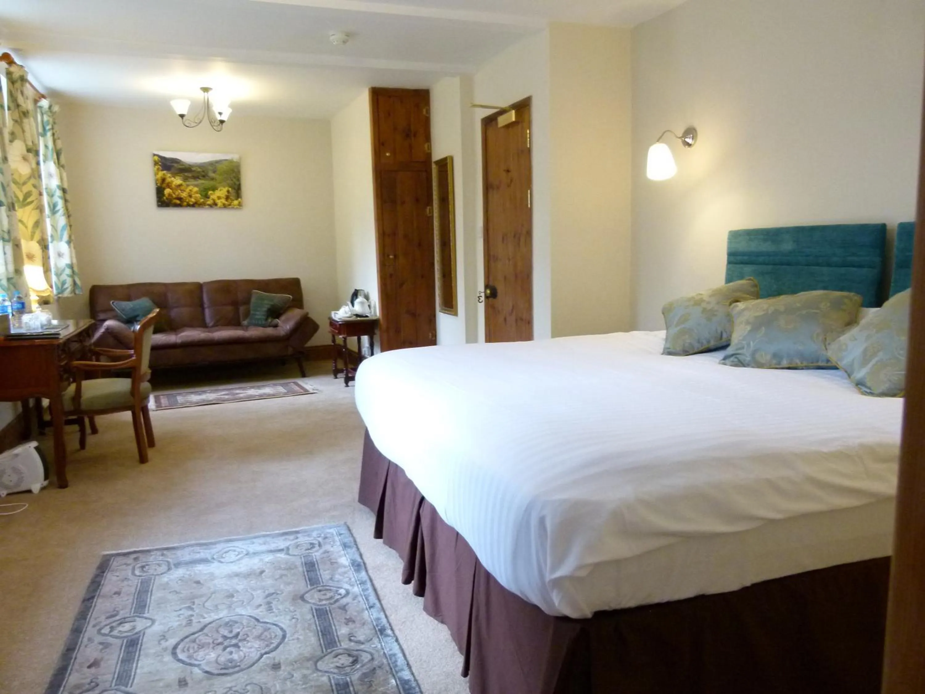 Bedroom, Bed in Collaven Manor