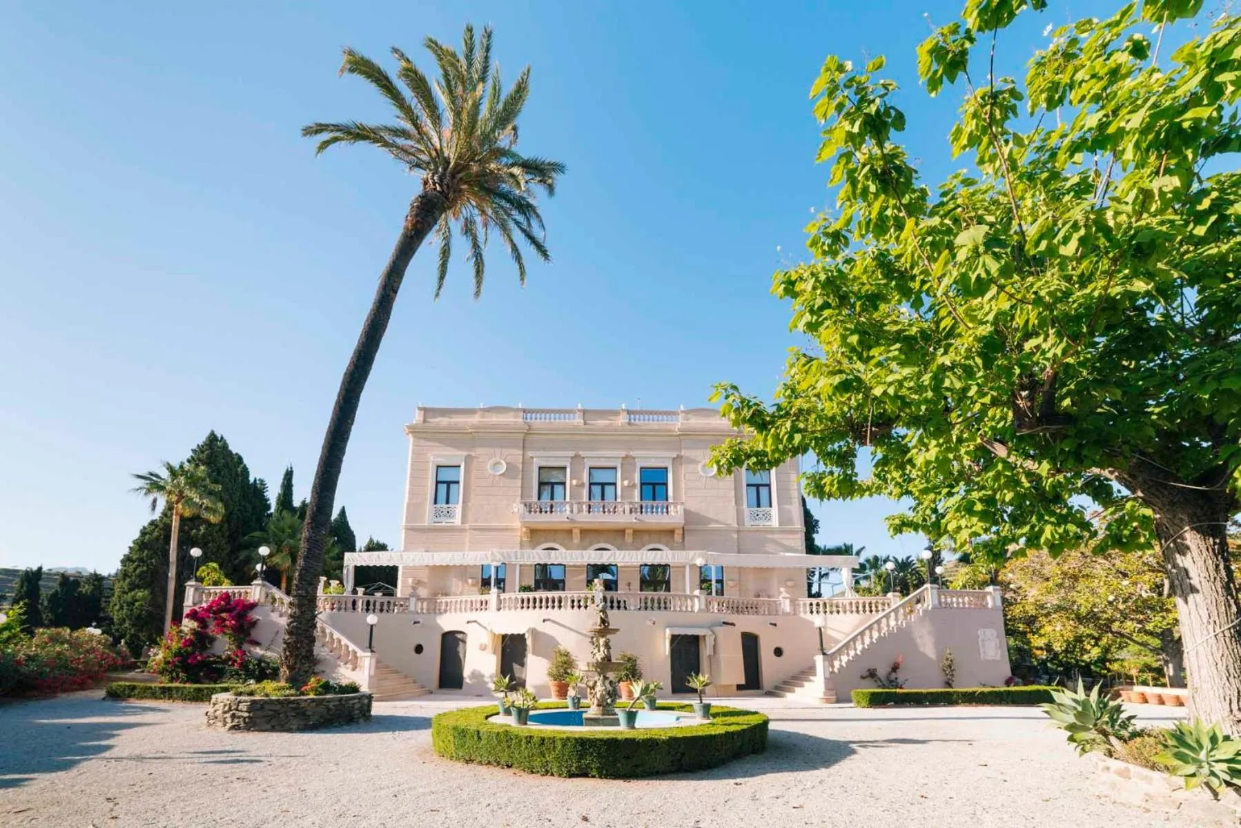 Property building in Casa de los Bates