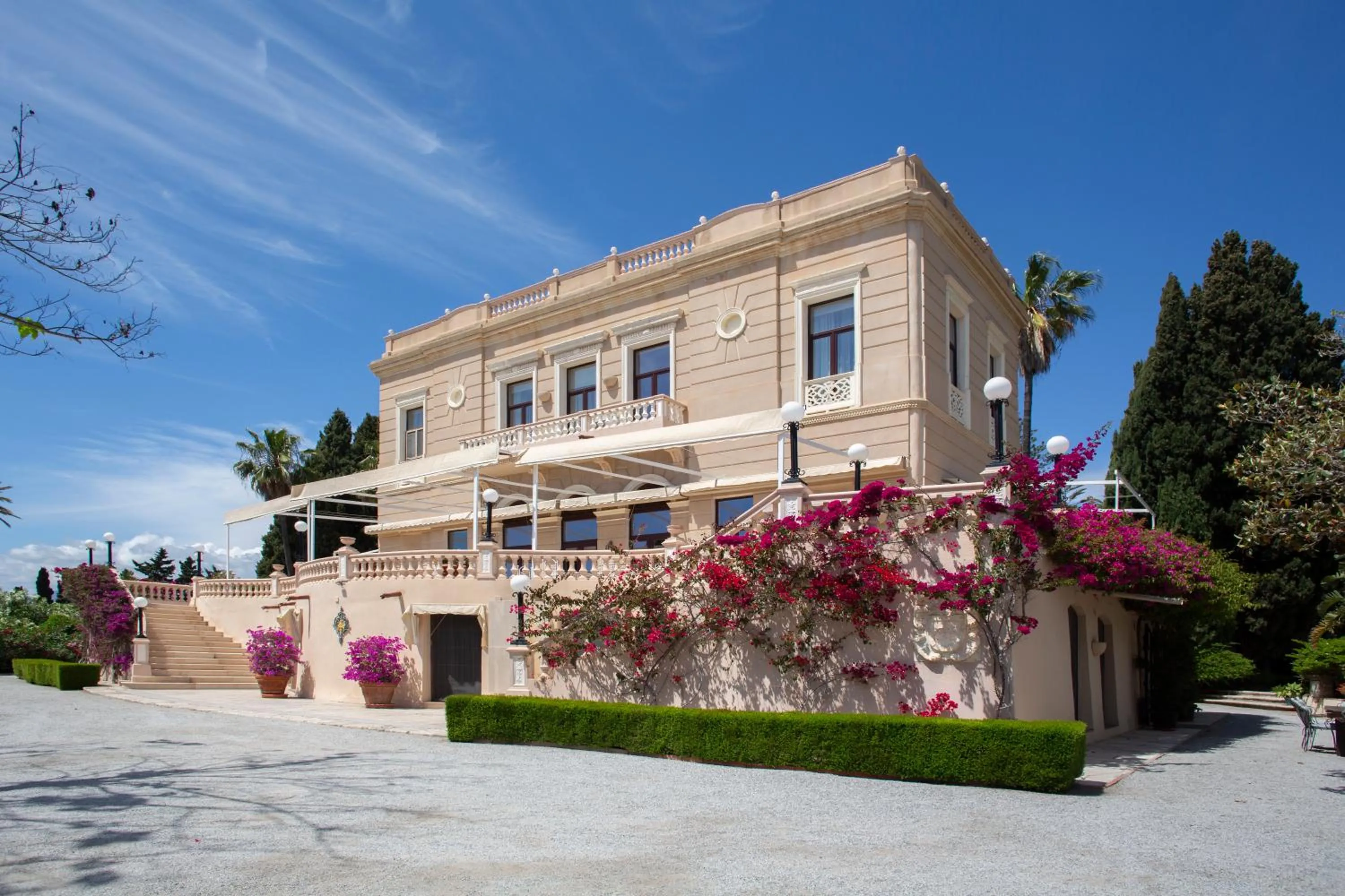 Property building in Casa de los Bates