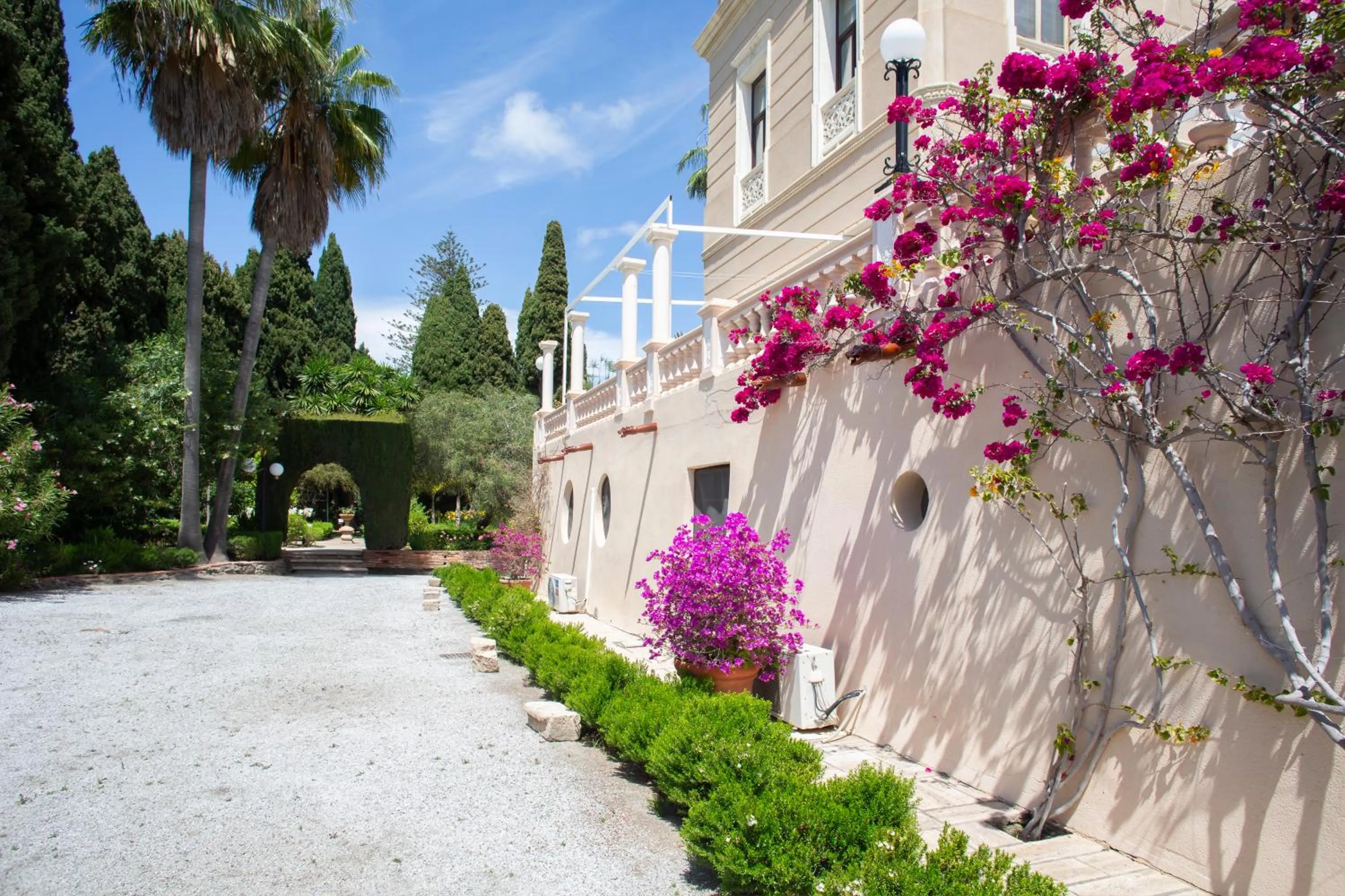 Property building in Casa de los Bates