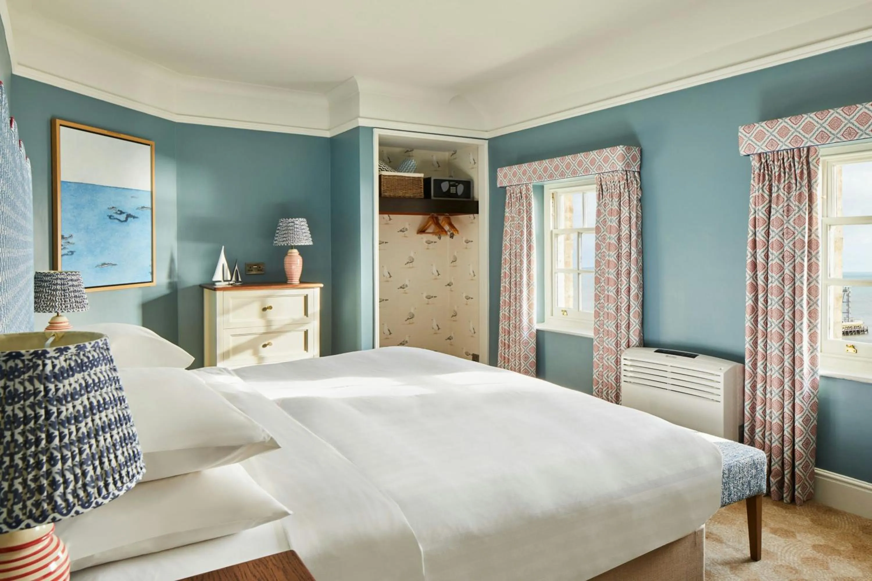 Bedroom, Bed in Bournemouth Highcliff Marriott Hotel