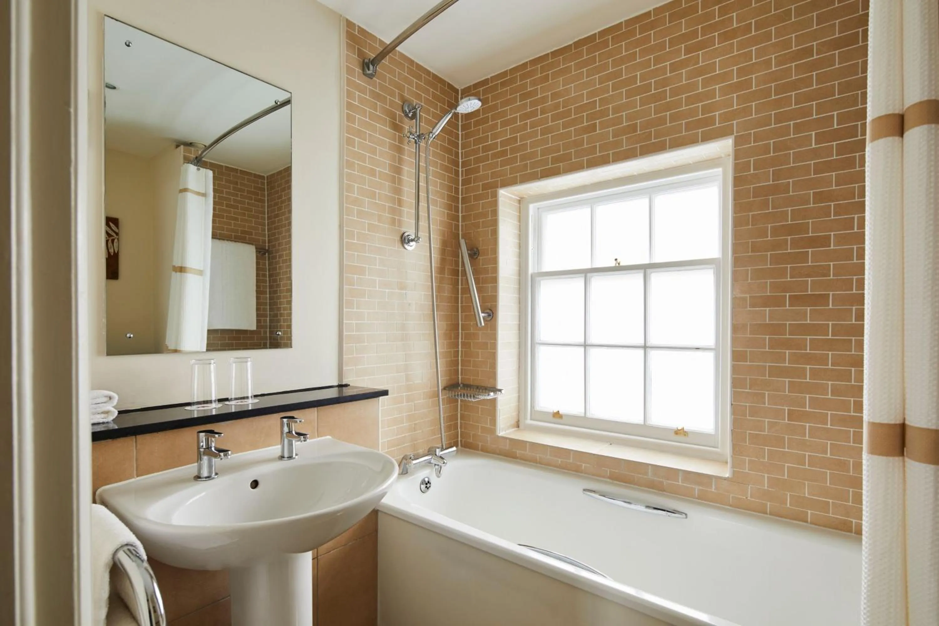 Bathroom in Bournemouth Highcliff Marriott Hotel