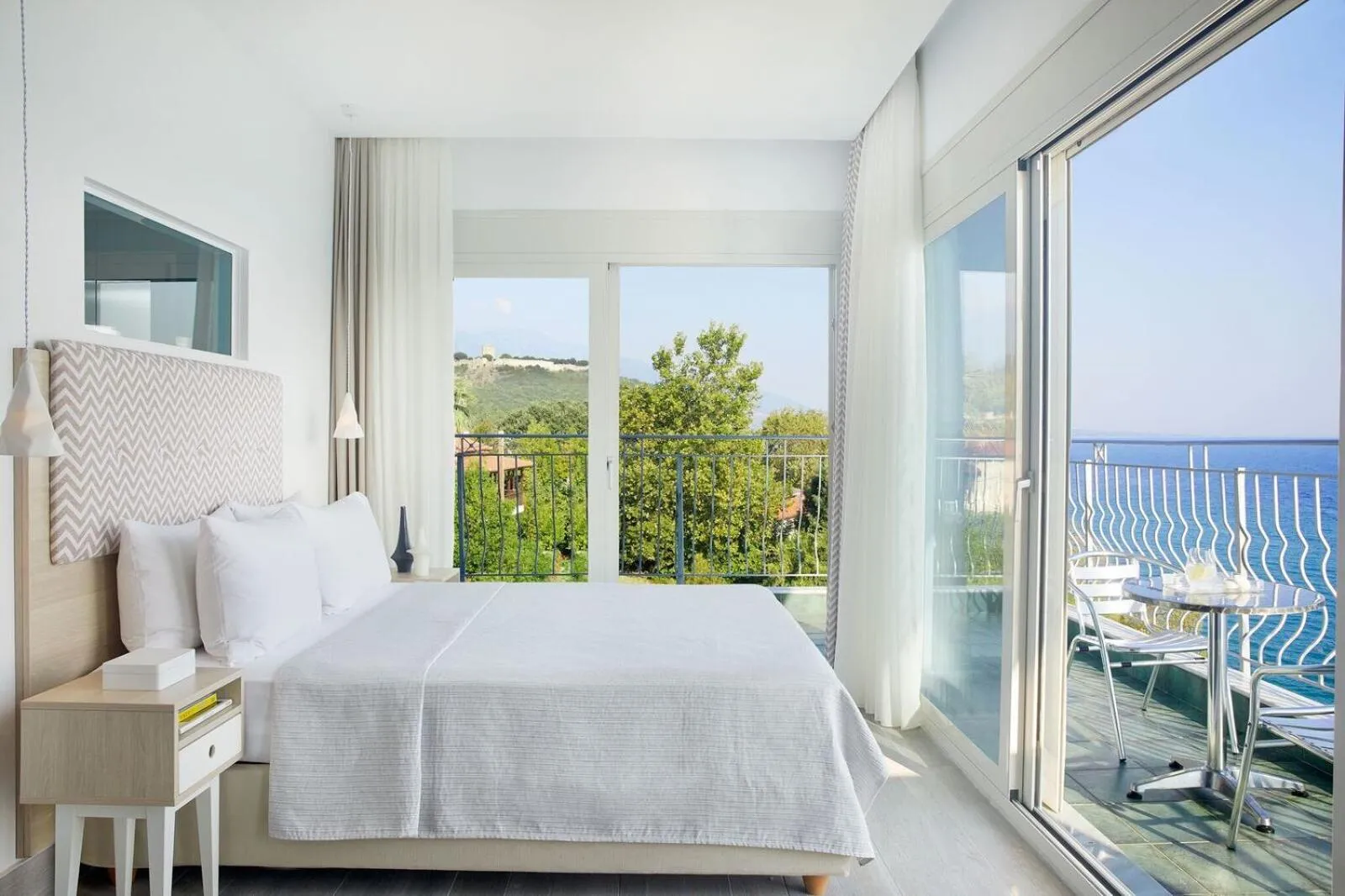 Bed in Hotel Alkyonis