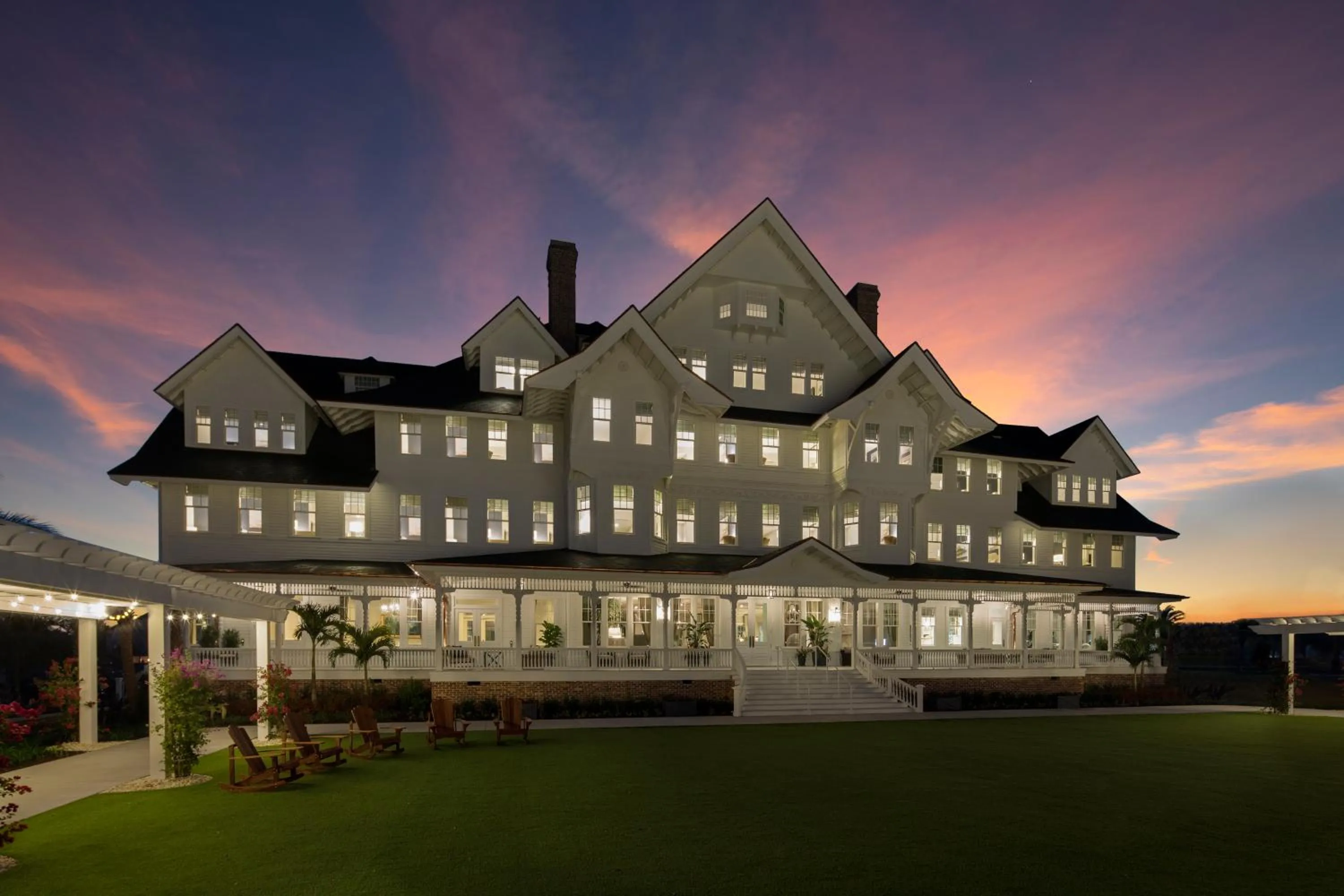 Property building in Belleview Inn