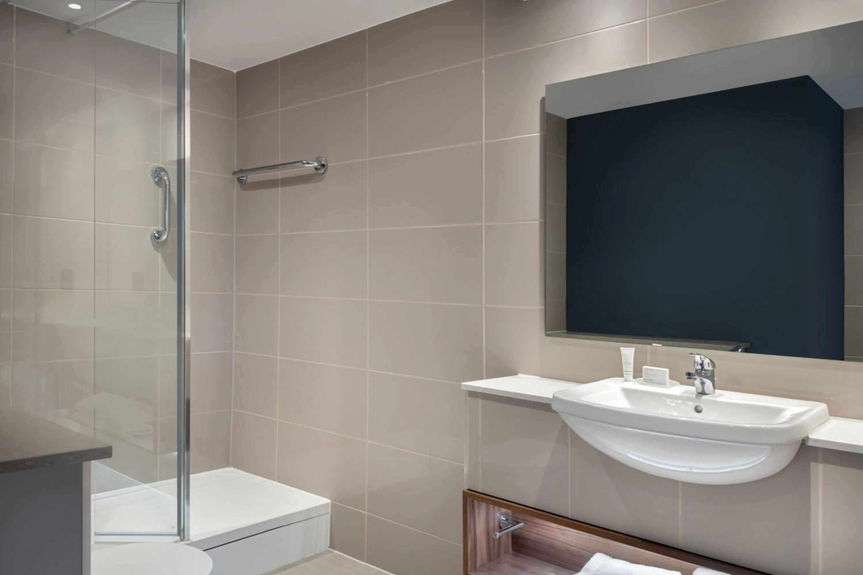 Bathroom in Delta Hotels by Marriott Bristol City Centre