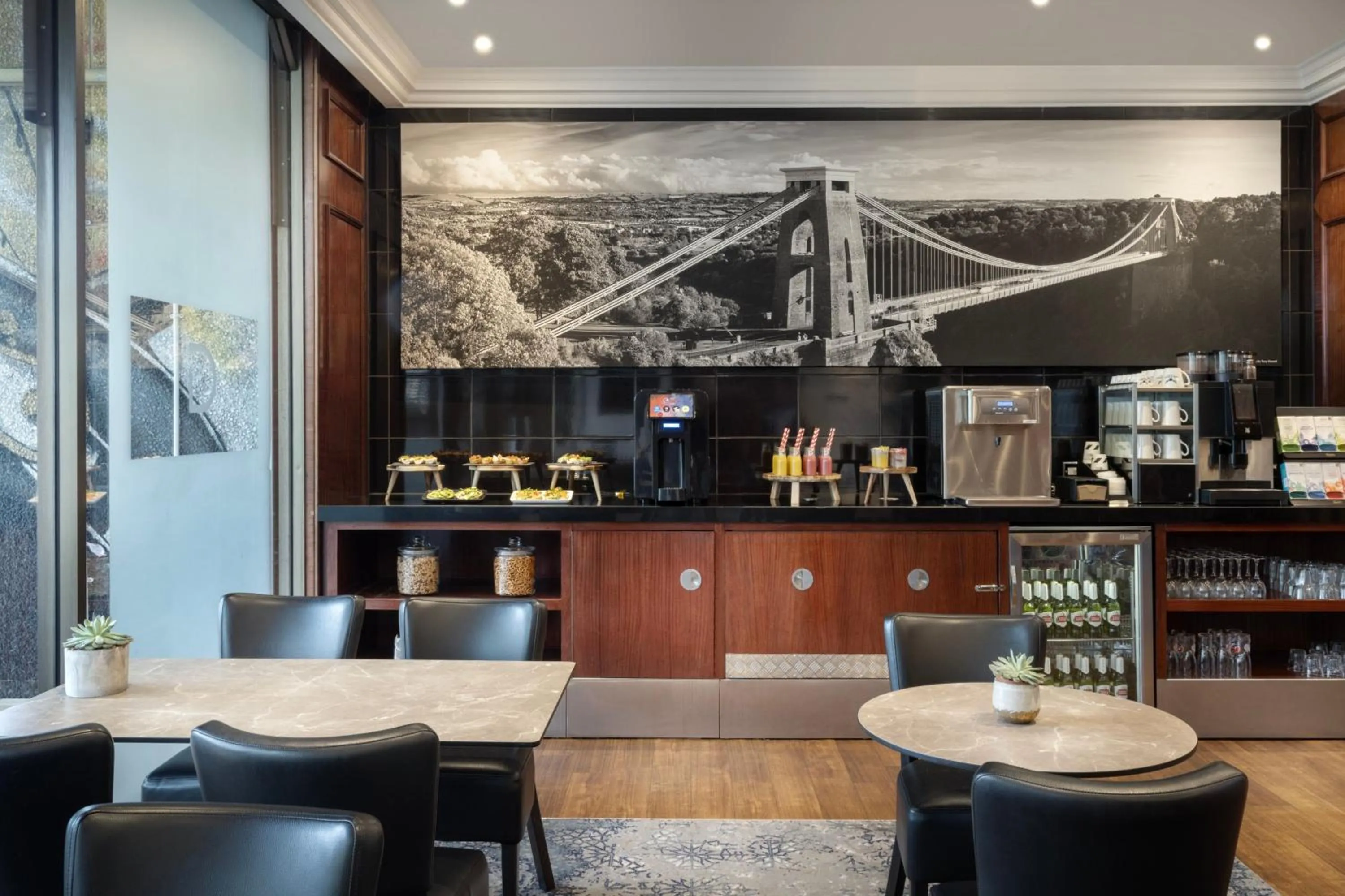Lounge or bar in Delta Hotels by Marriott Bristol City Centre