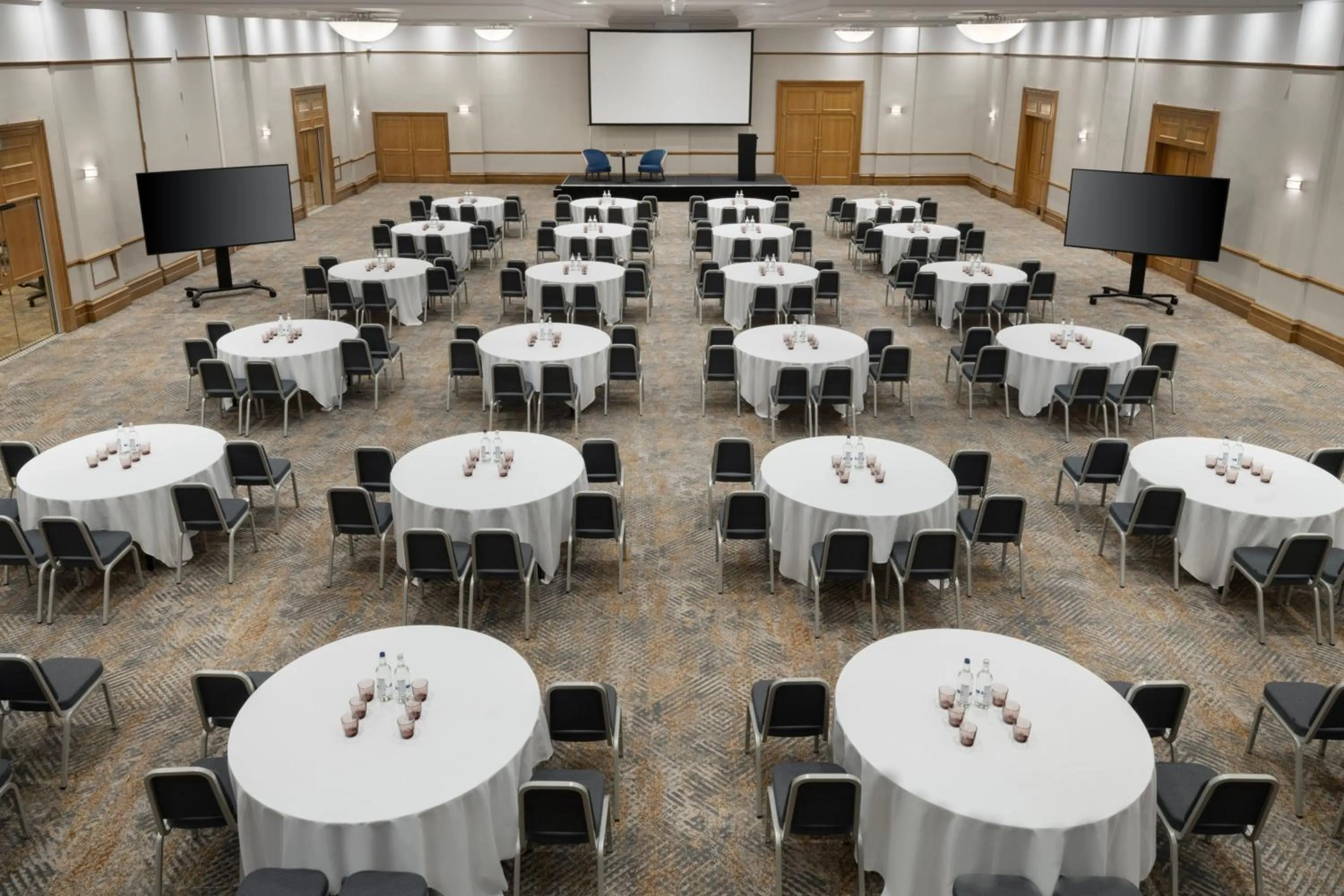 Lounge or bar in Delta Hotels by Marriott Bristol City Centre