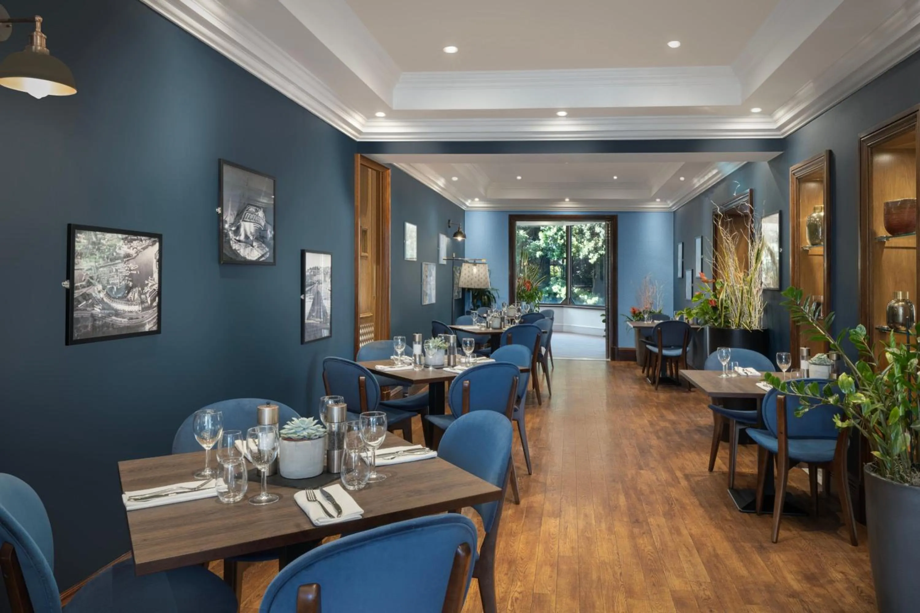 Lounge or bar in Delta Hotels by Marriott Bristol City Centre