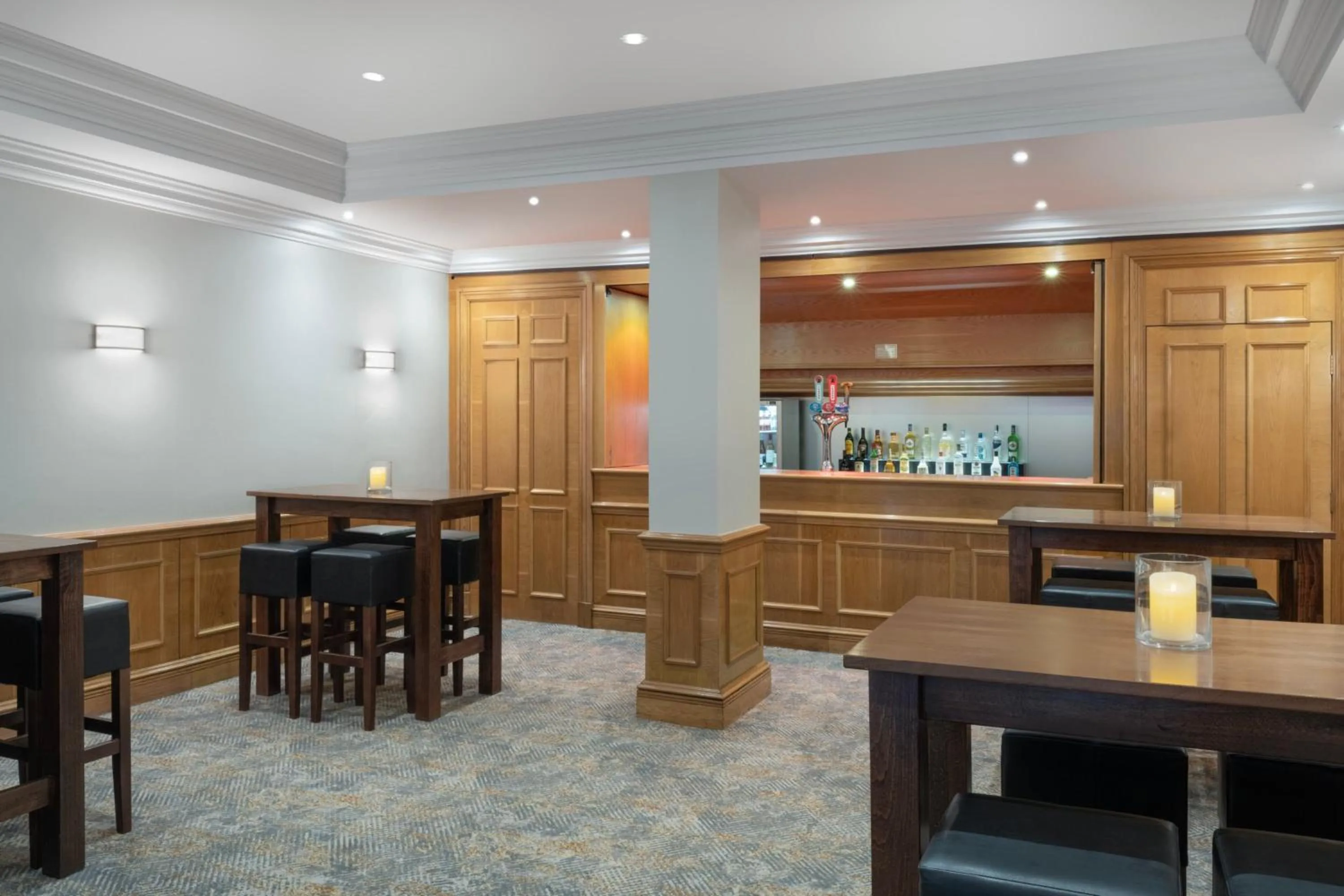 Lounge or bar in Delta Hotels by Marriott Bristol City Centre