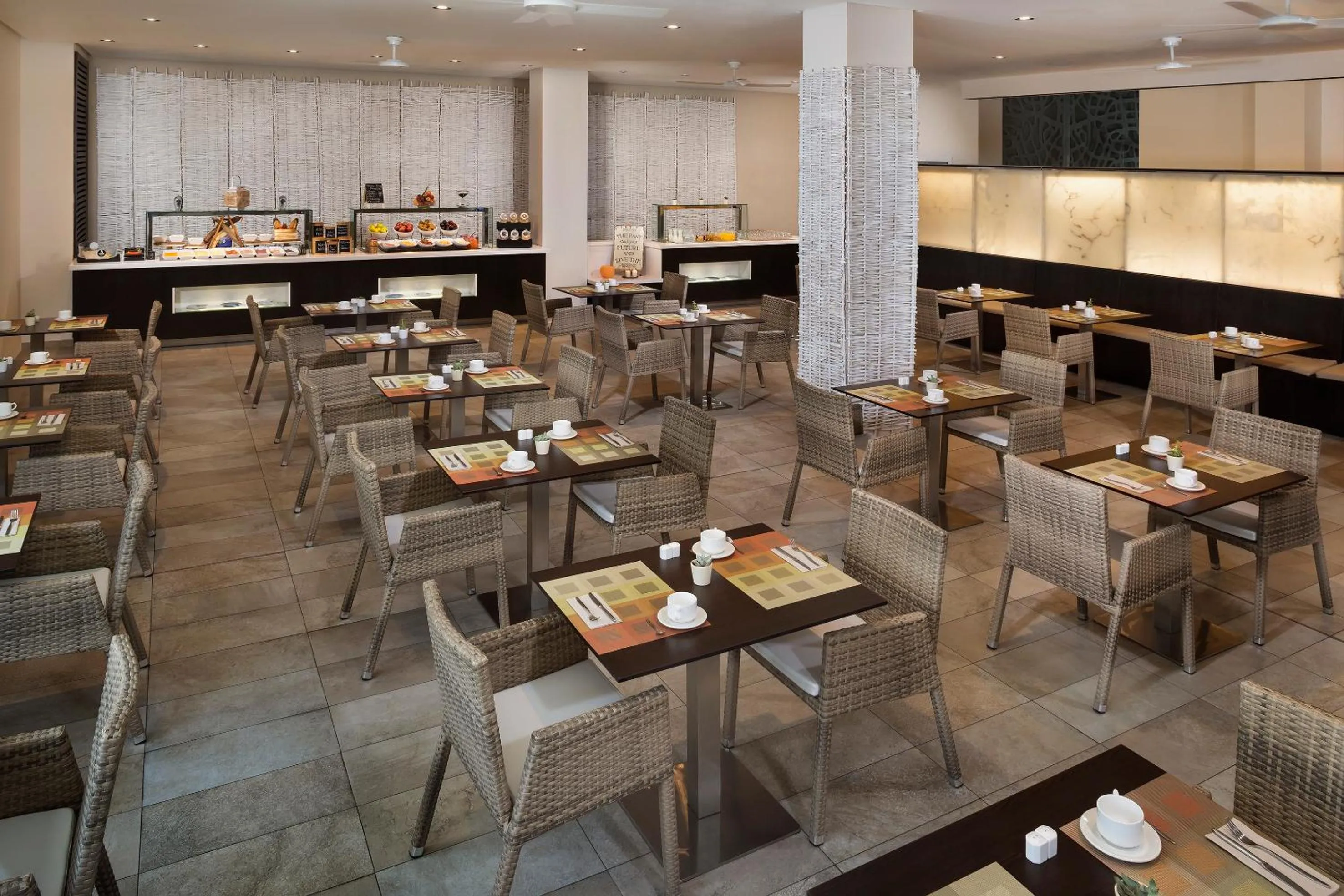 Restaurant/places to eat in Meliá South Beach