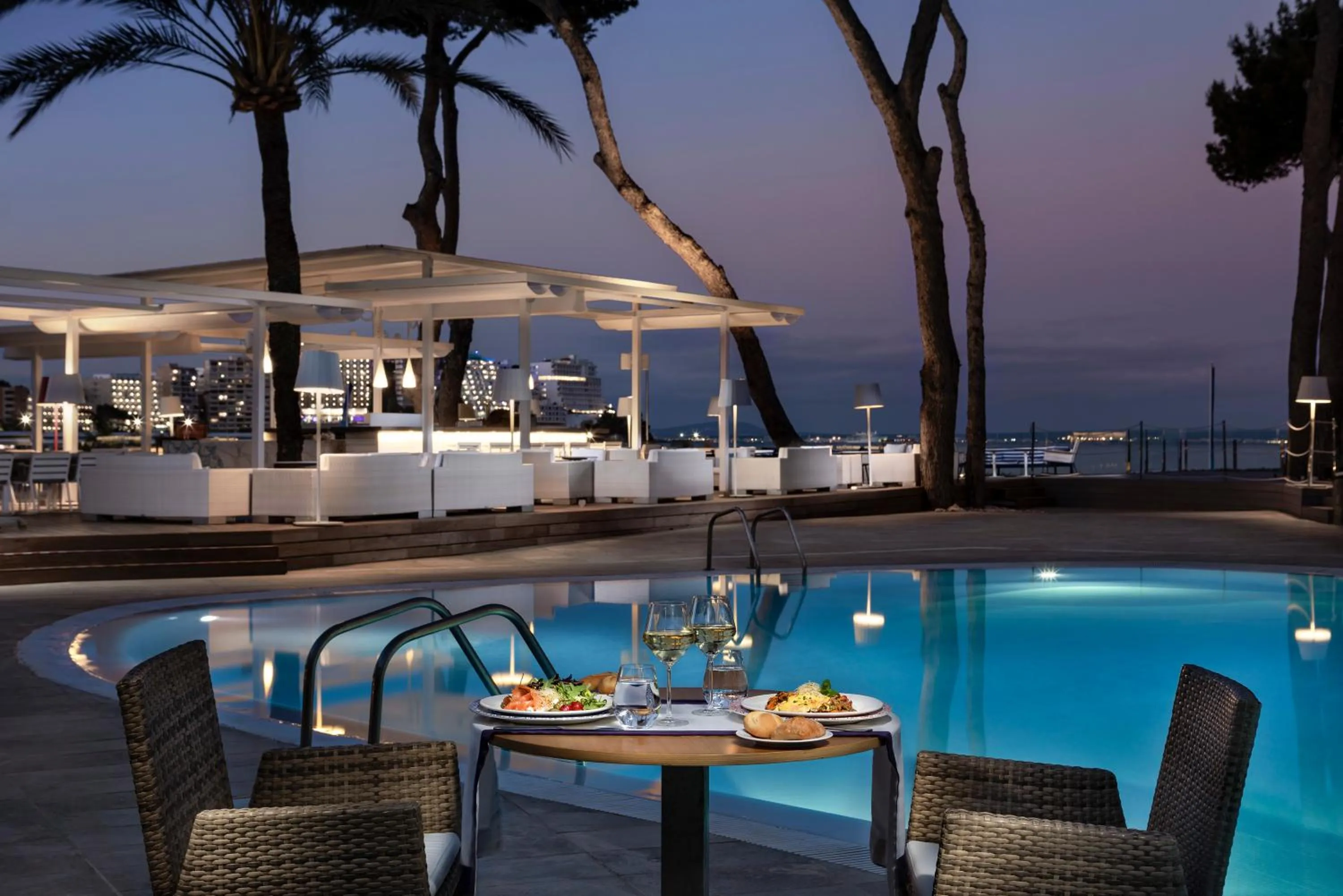 Swimming pool in Meliá South Beach