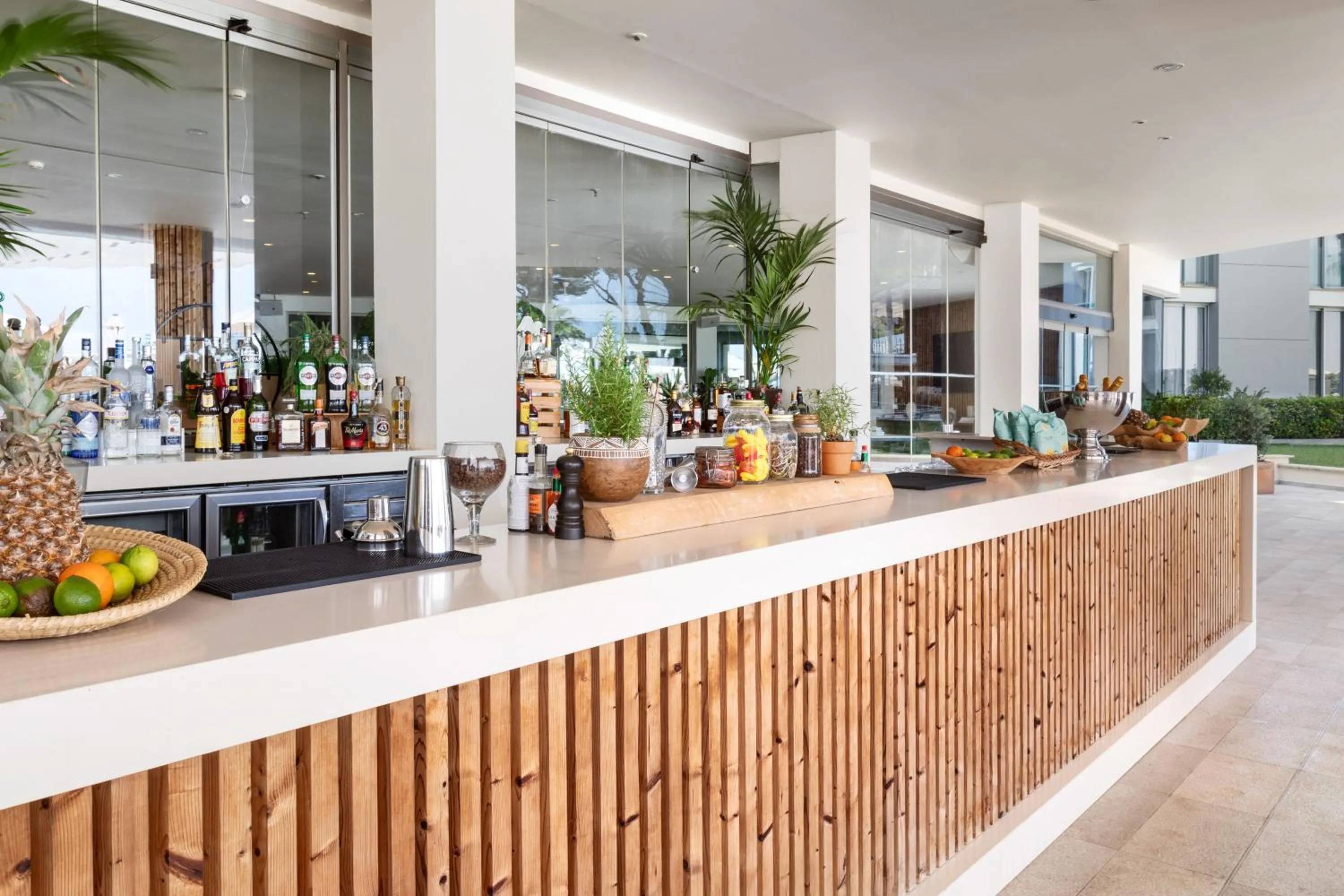 Lounge or bar in Meliá South Beach