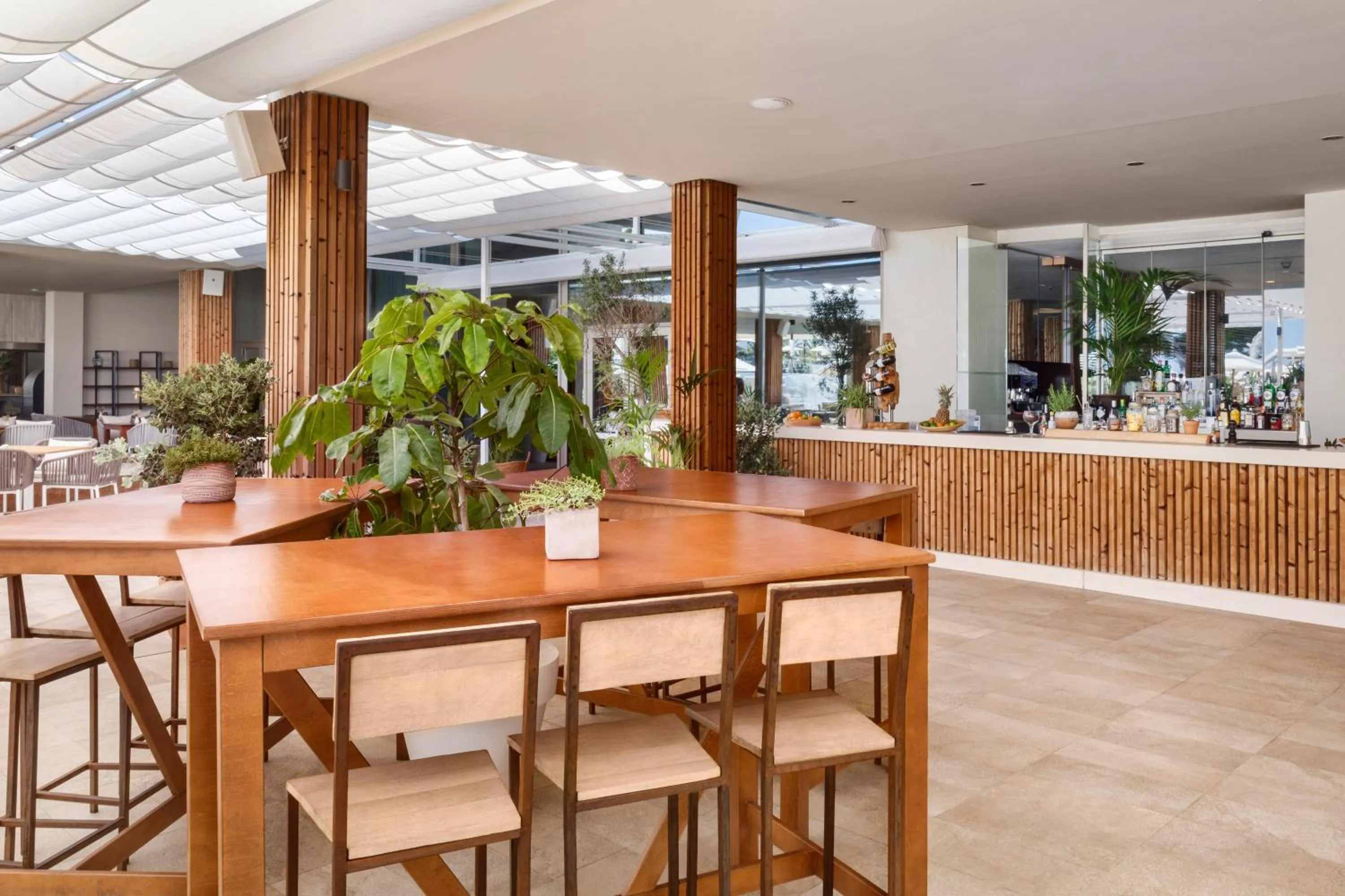 Lounge or bar in Meliá South Beach