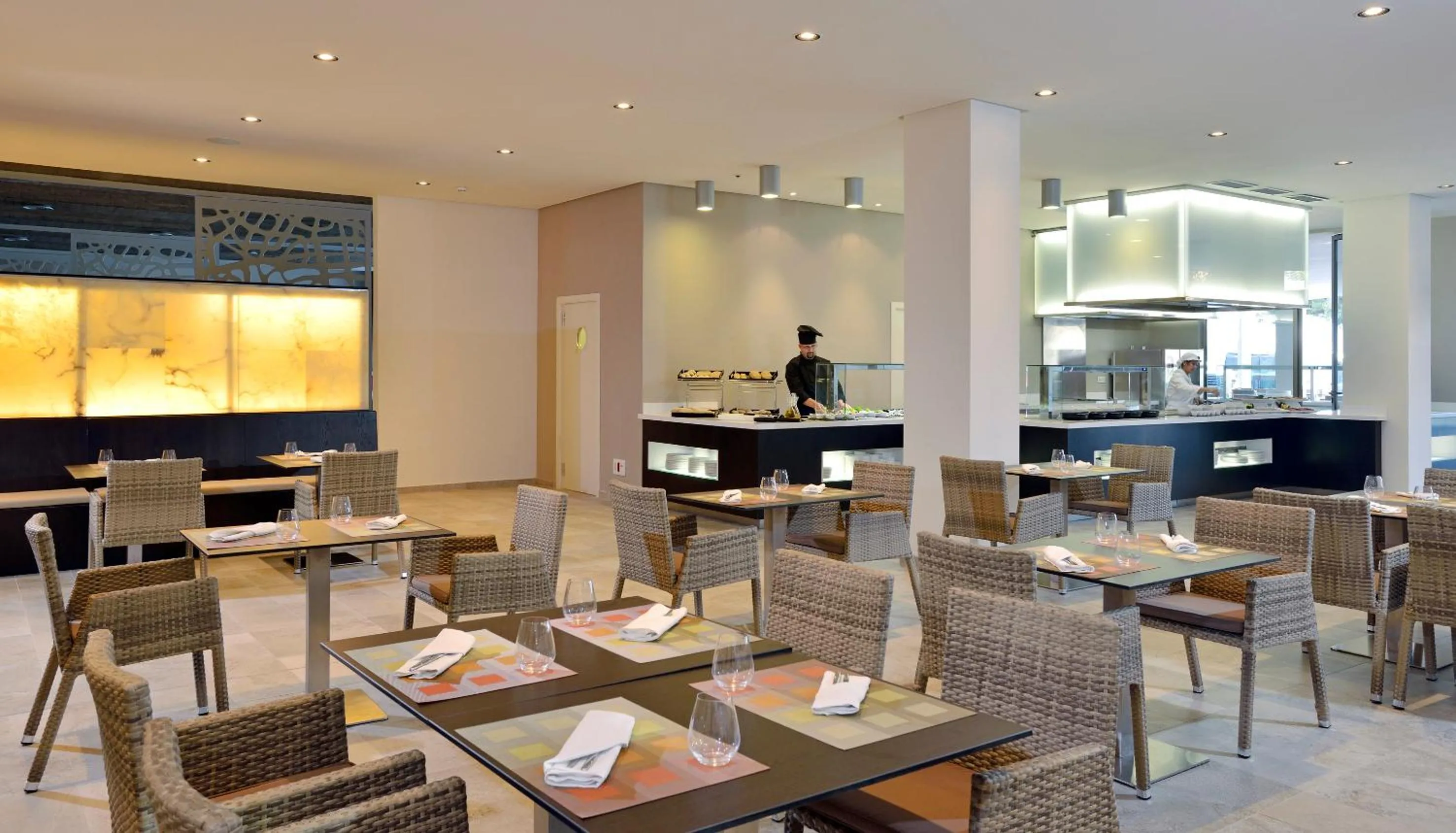 Buffet breakfast in Meliá South Beach