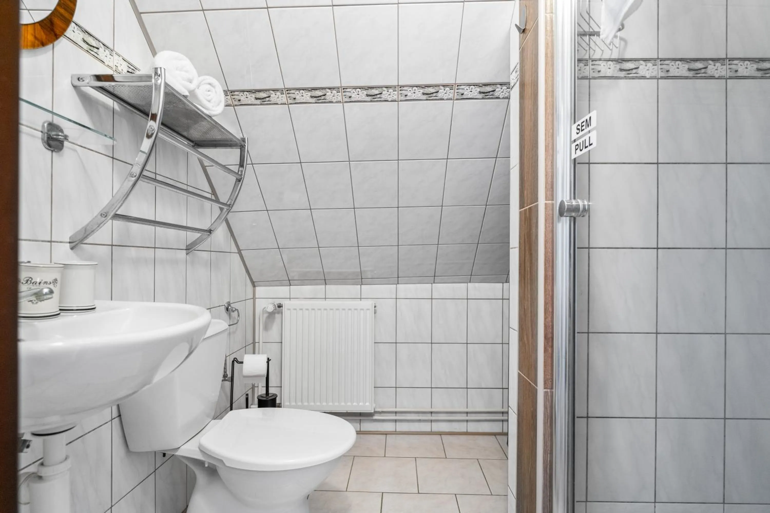 Bathroom in Pension Regina