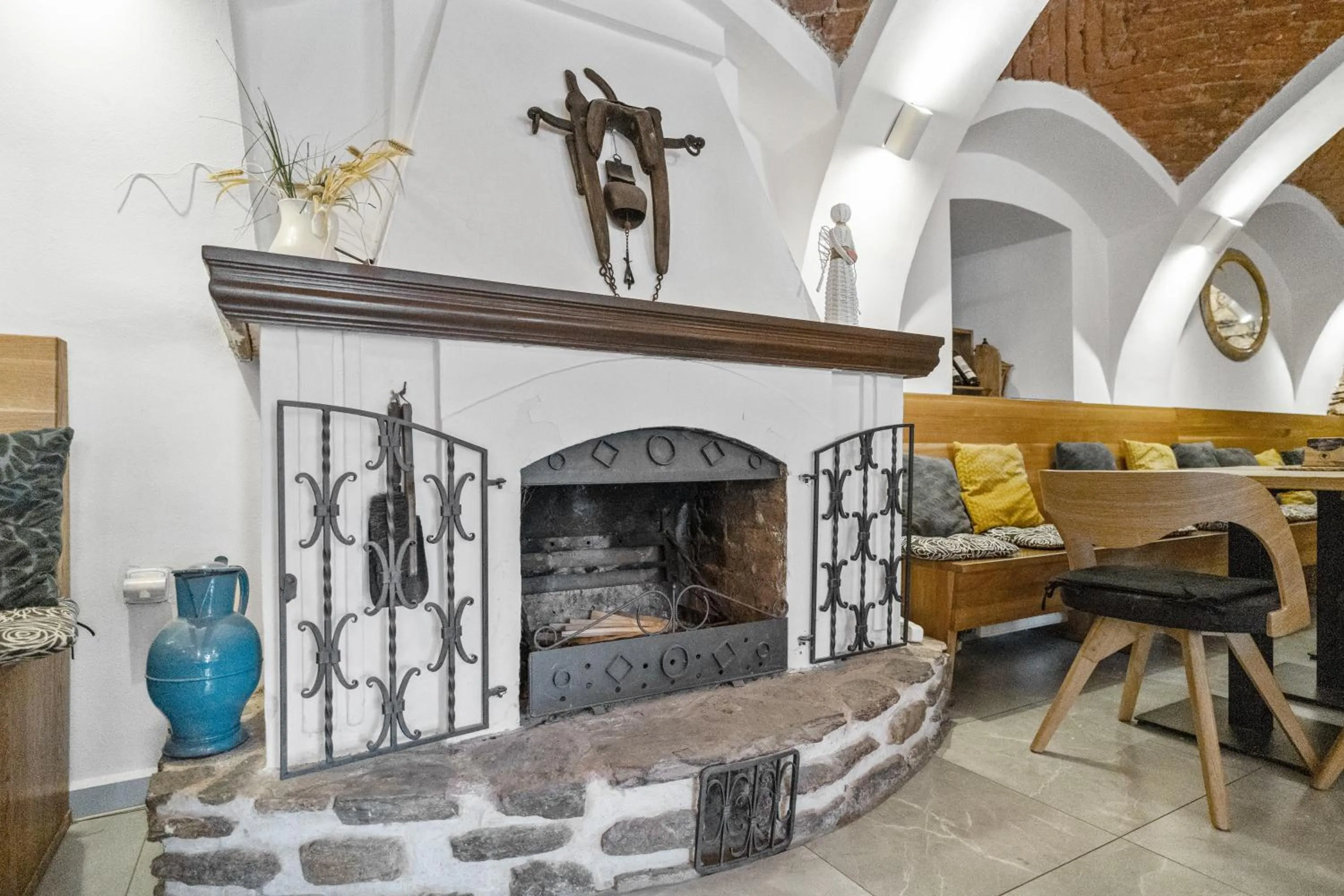 Restaurant/places to eat in Pension Regina