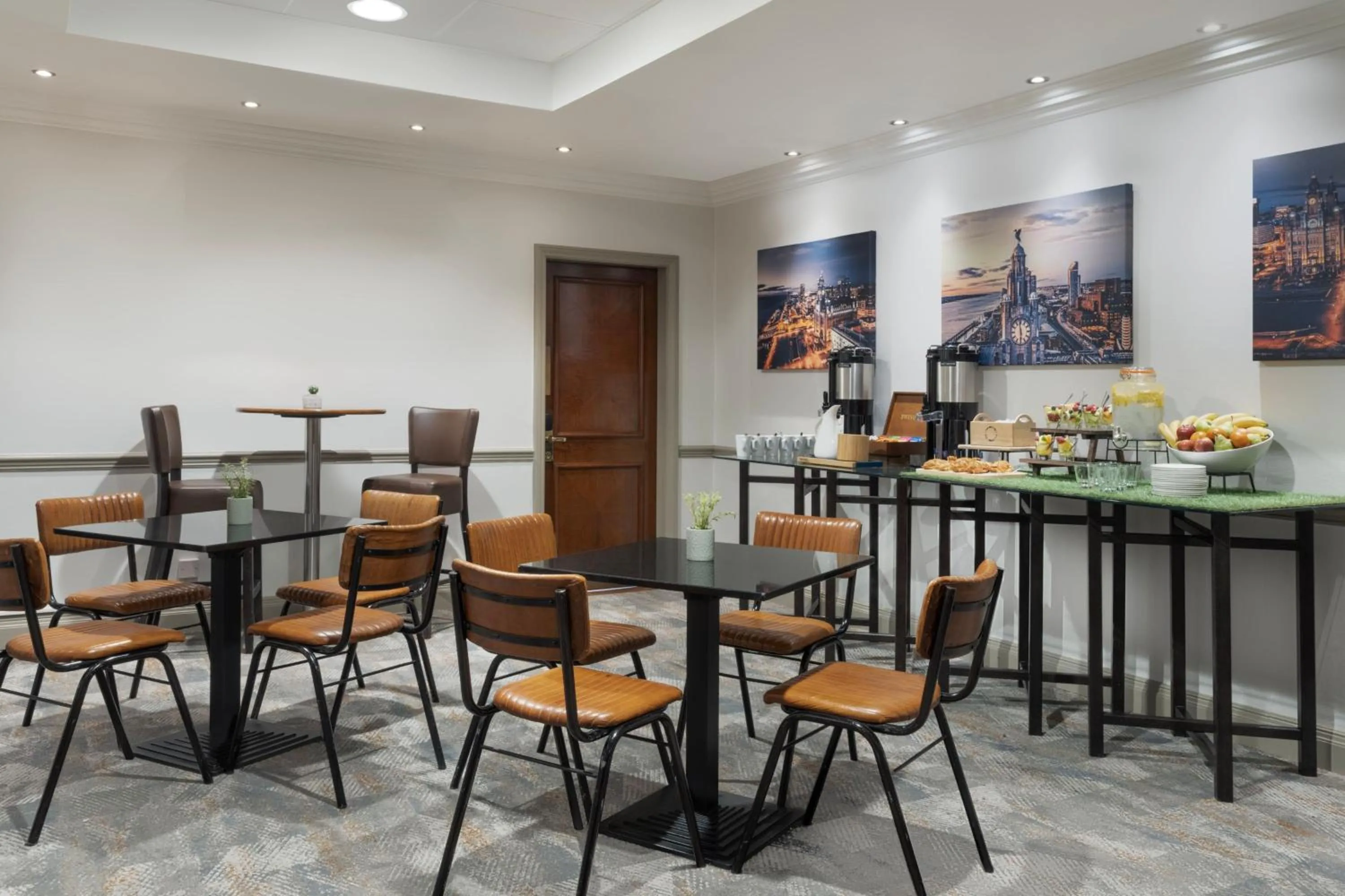 Lounge or bar in Delta Hotels by Marriott Liverpool City Centre