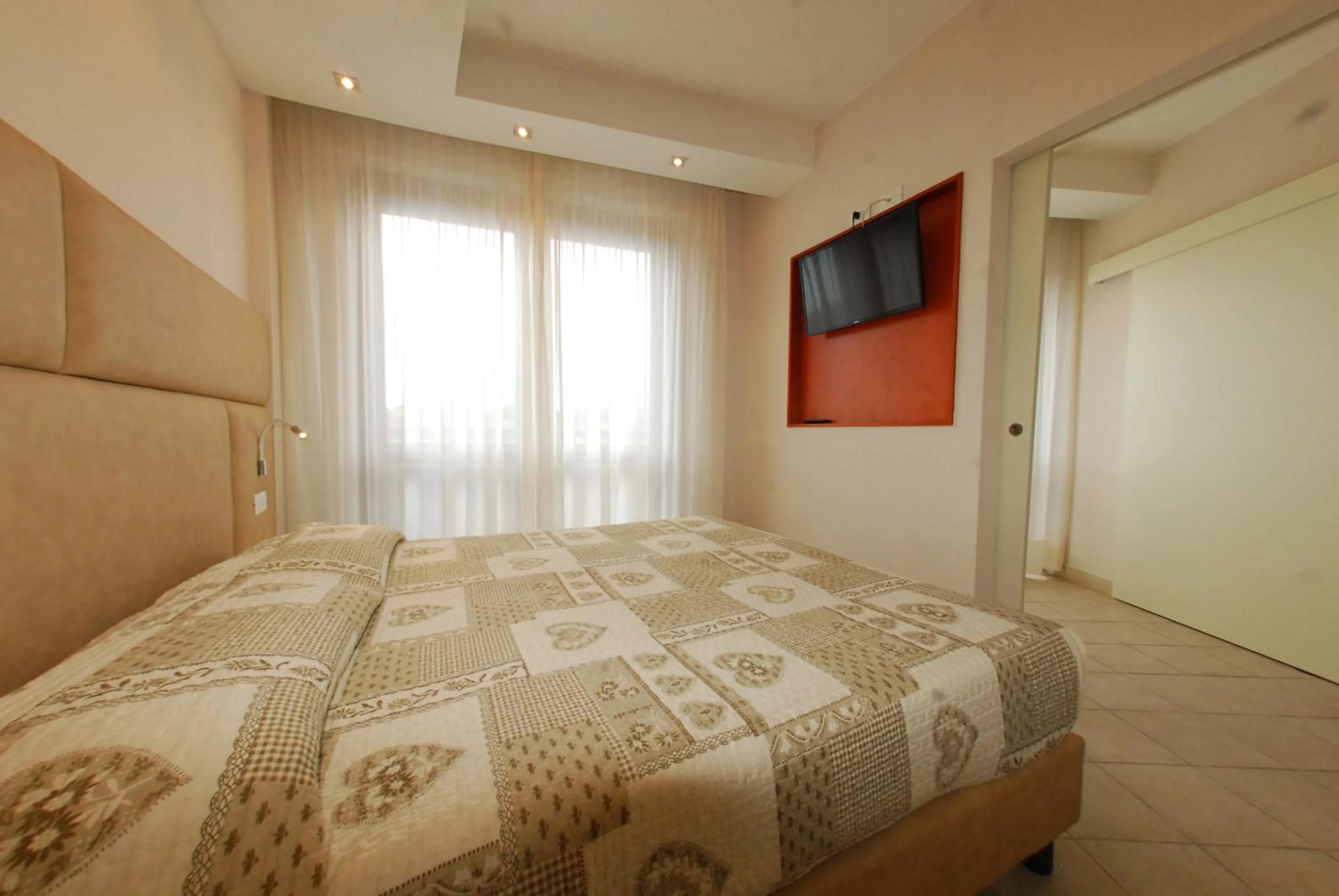 Bed in Beverly Park Residence