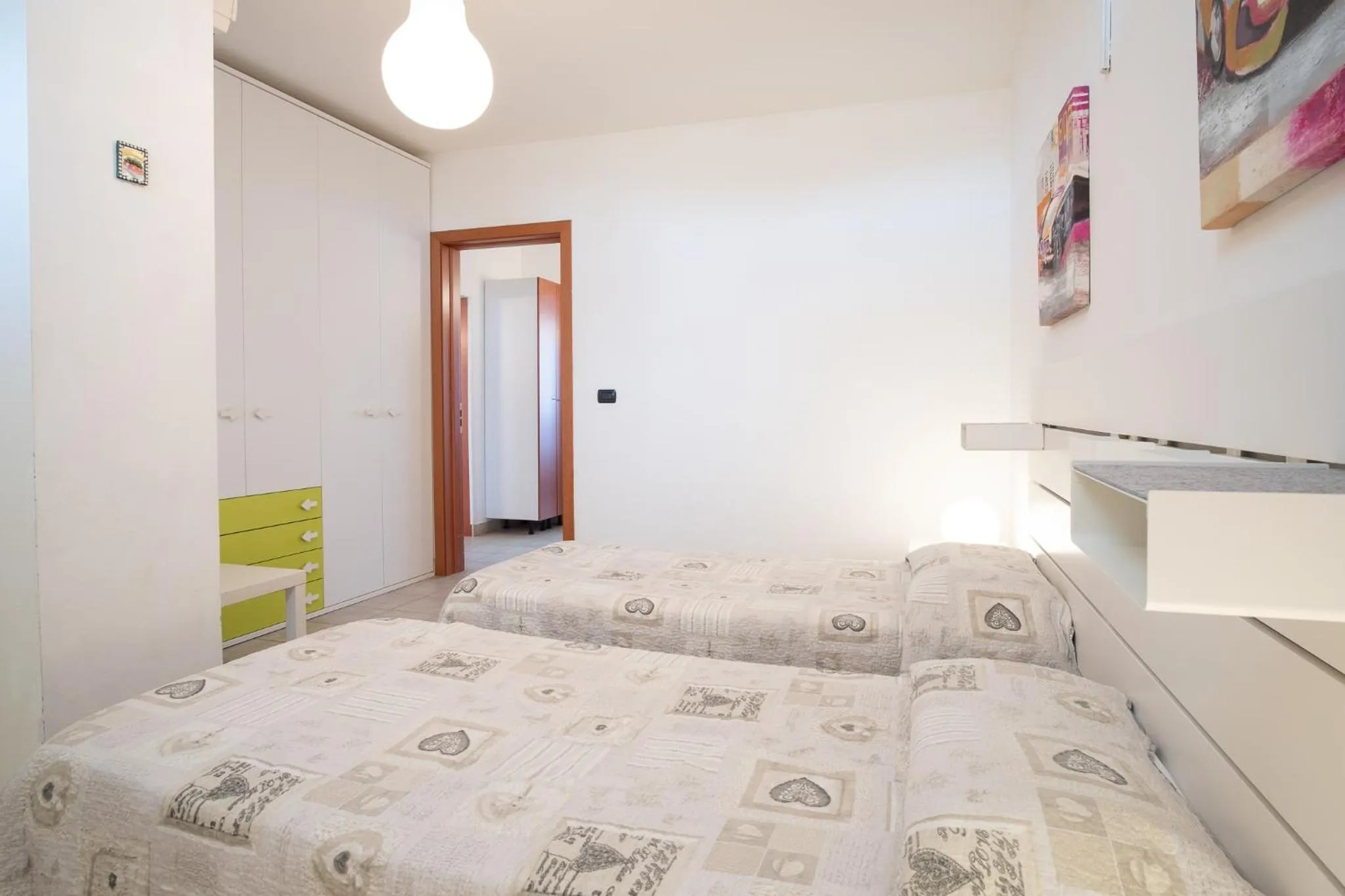 Bed in Beverly Park Residence