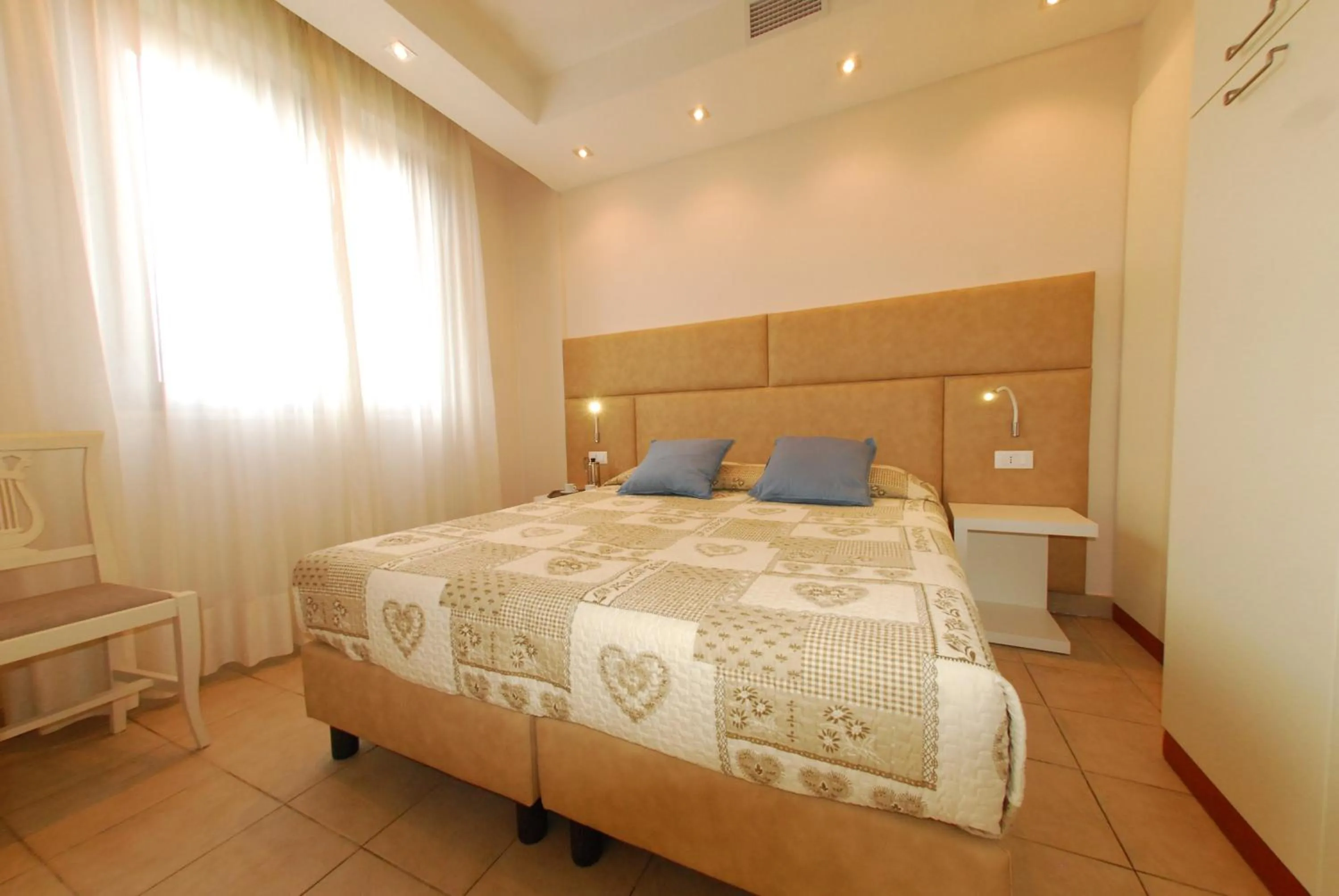 Bed in Beverly Park Residence