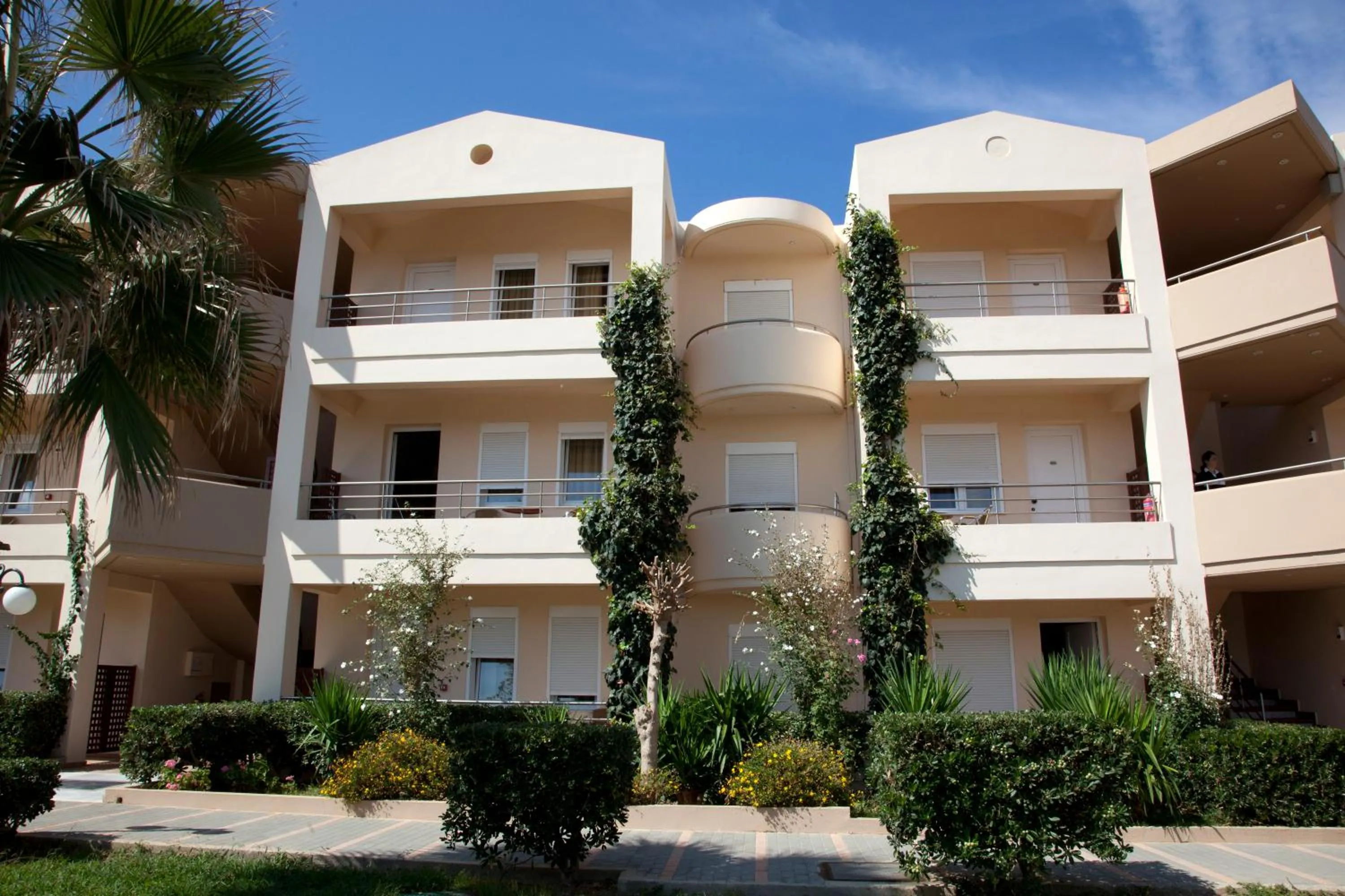 Property building in Maleme Mare