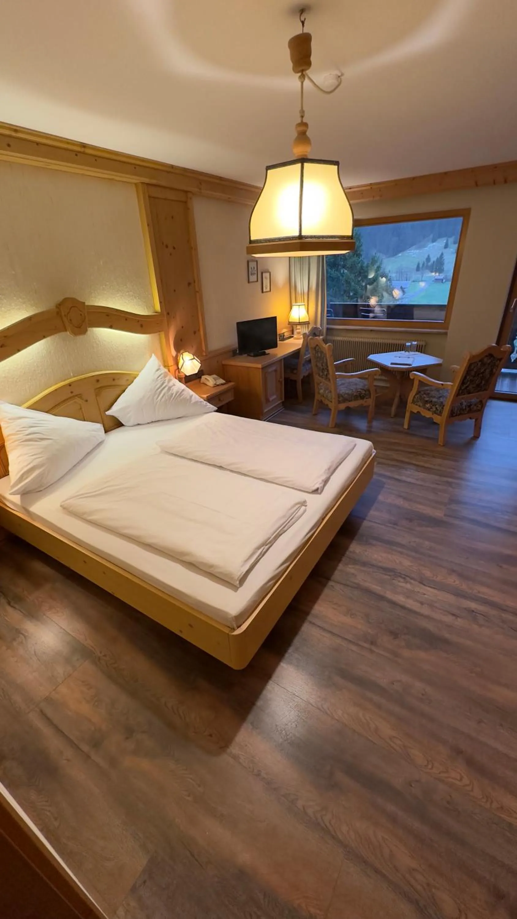 Living room, Bed in Hotel Alpenrose