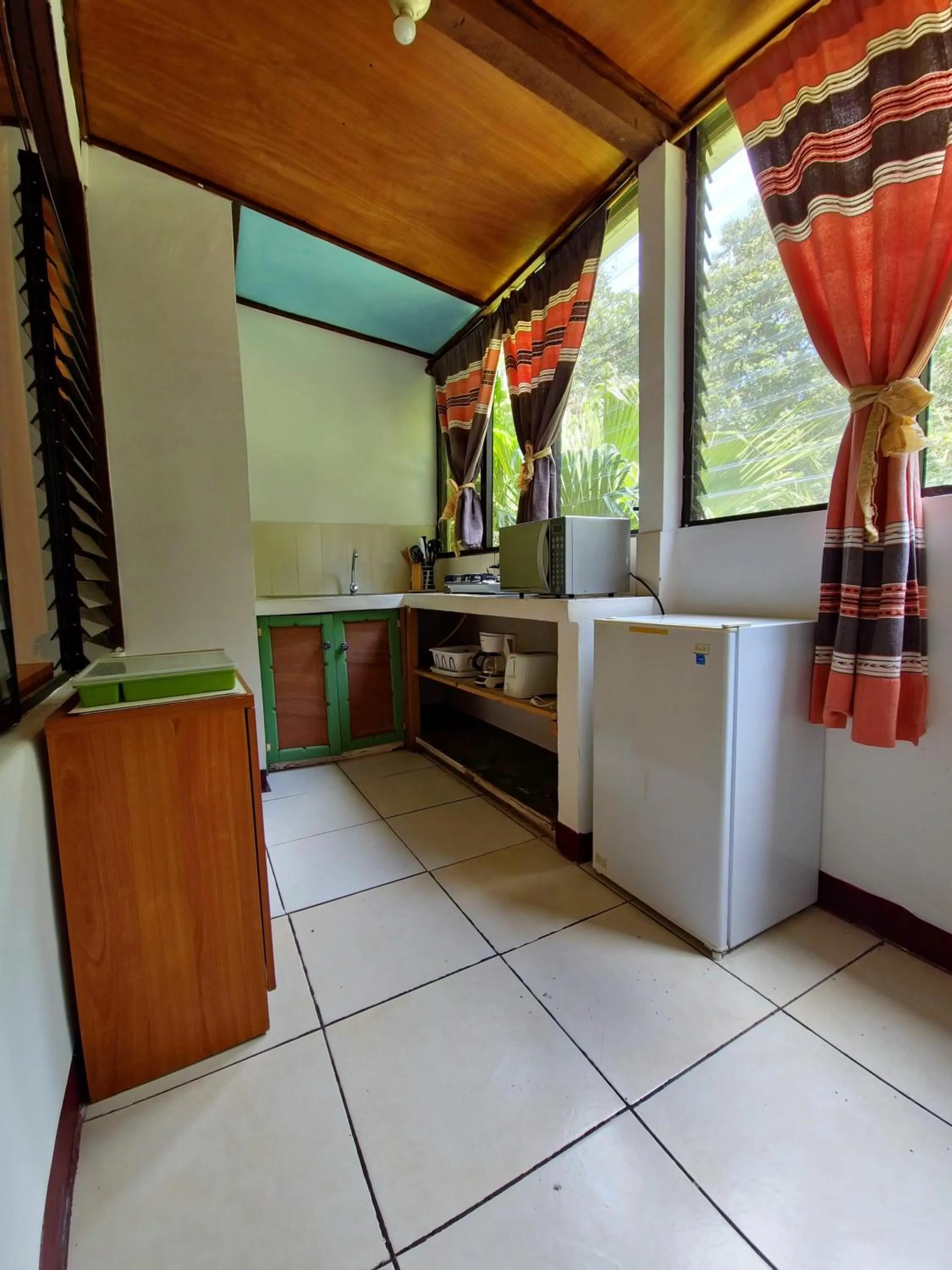 Kitchen or kitchenette in Eco Suites Uxlabil Guatemala
